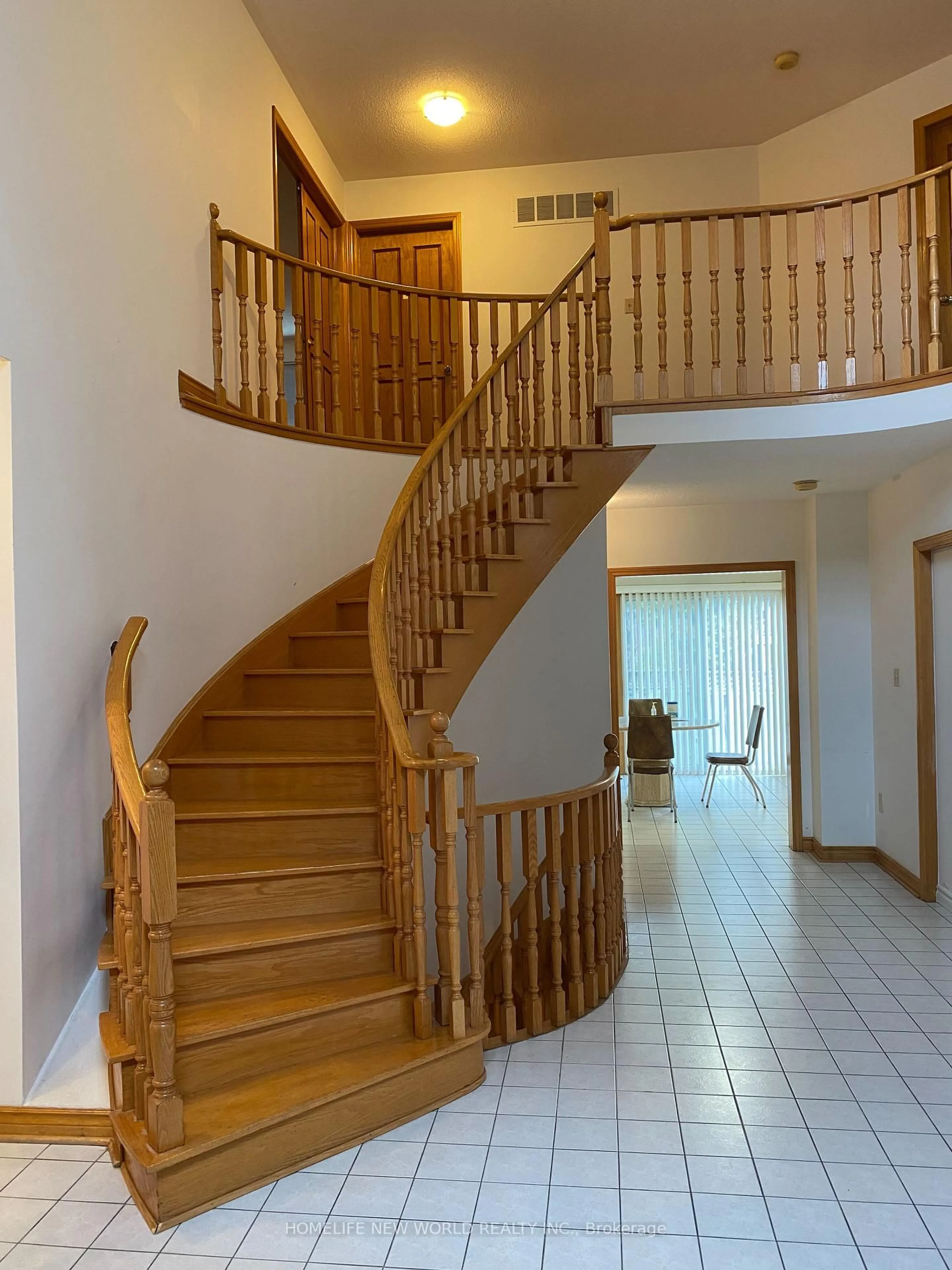 Indoor foyer for 81 Dalmatian Cres, Toronto Ontario M1C 4W8