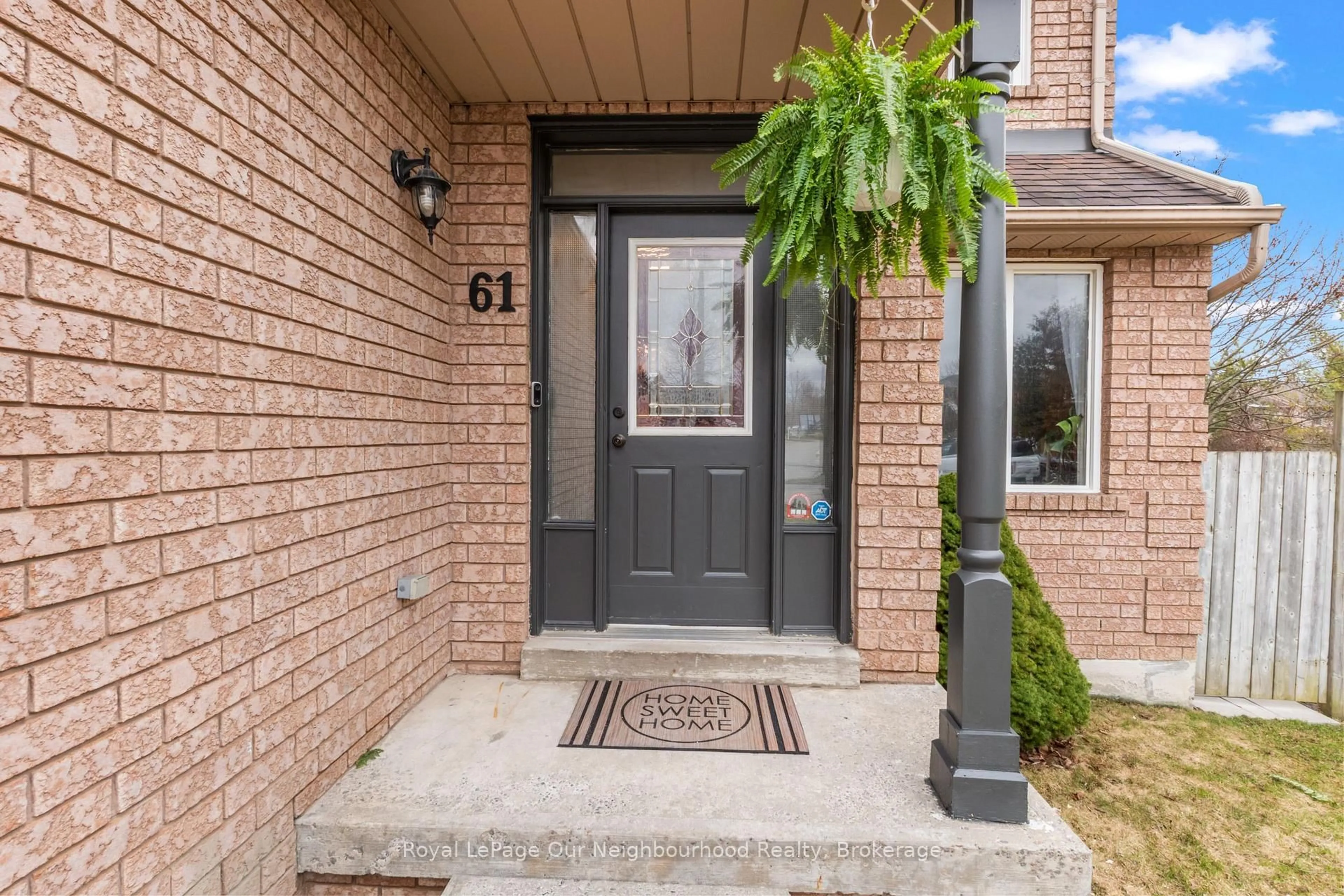 Indoor entryway for 61 Fry Cres, Clarington Ontario L1C 4Y3