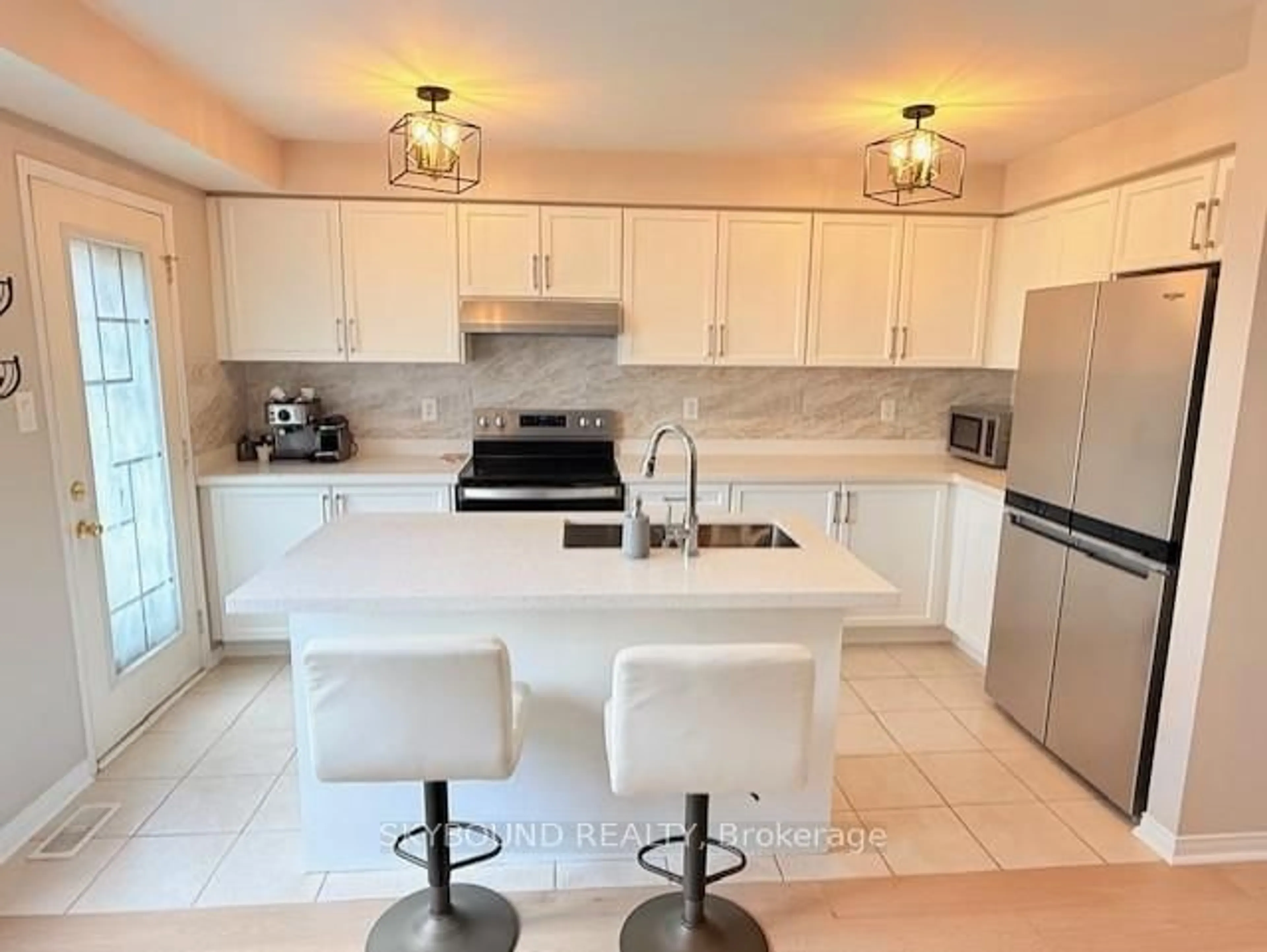 Open concept kitchen, ceramic/tile floor for 35 Lloydminister Ave, Ajax Ontario L1Z 0N8