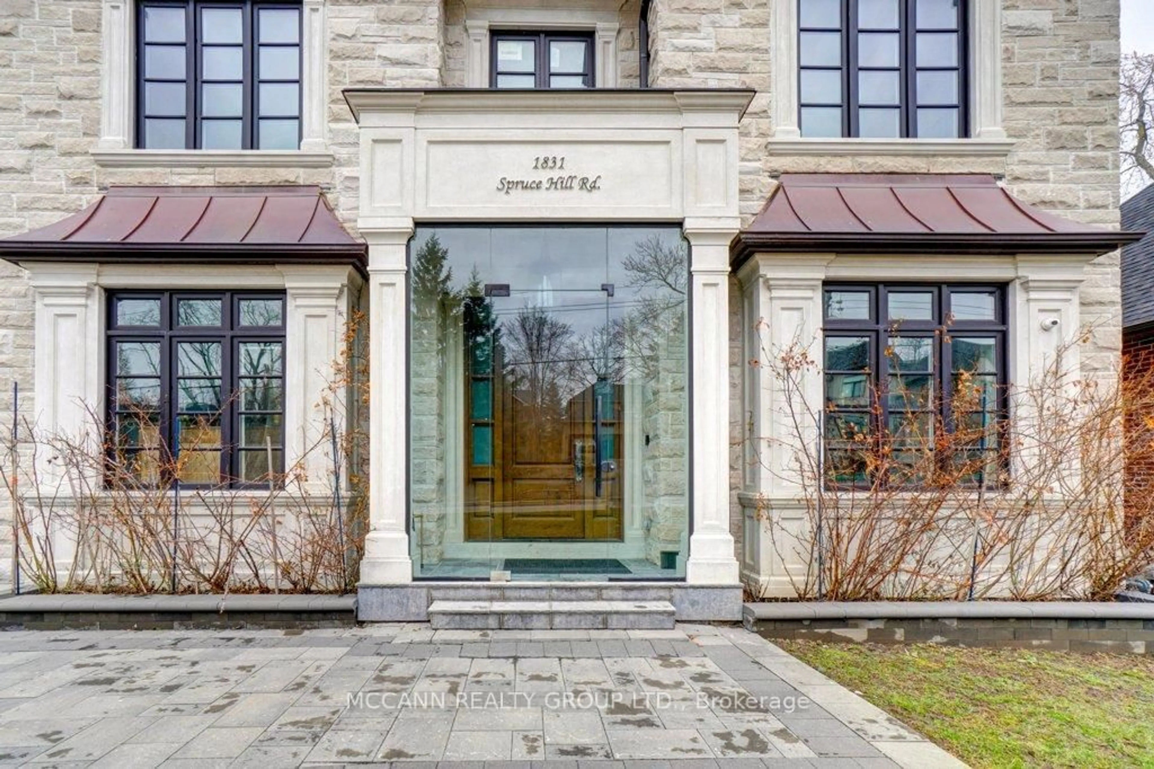 Indoor entryway for 1831 Spruce Hill Rd, Pickering Ontario L1V 1S5