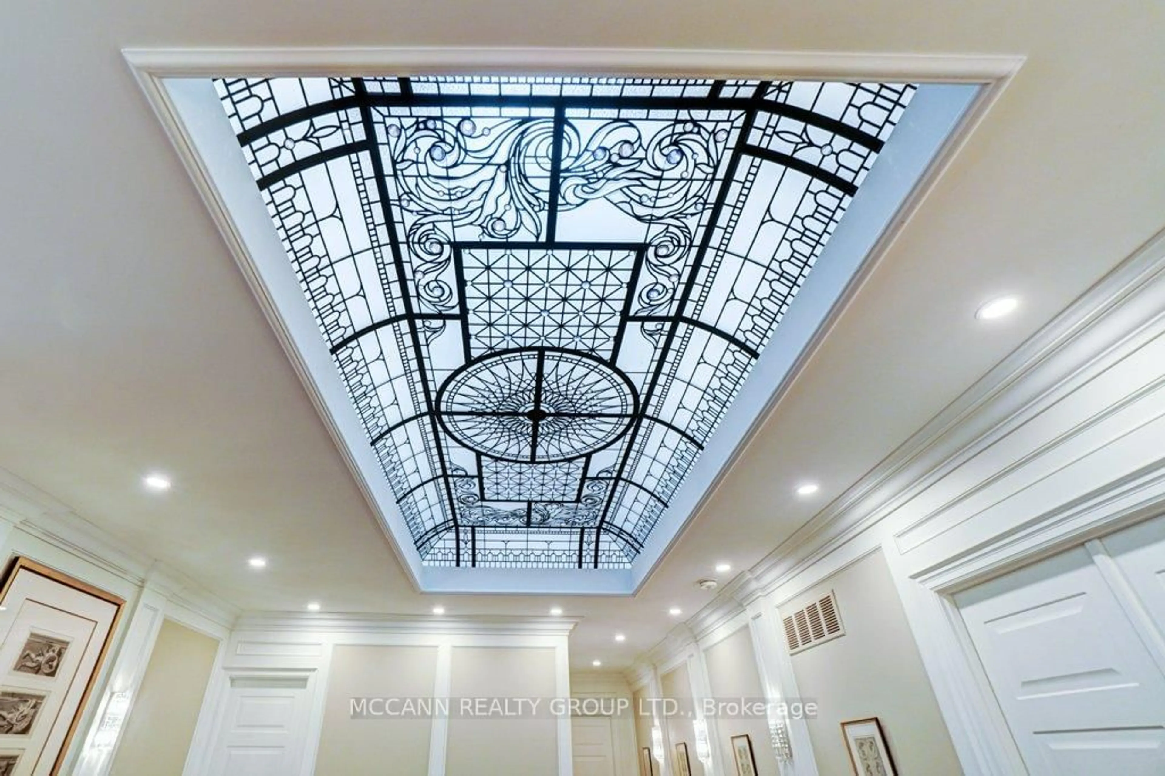 Indoor foyer for 1831 Spruce Hill Rd, Pickering Ontario L1V 1S5