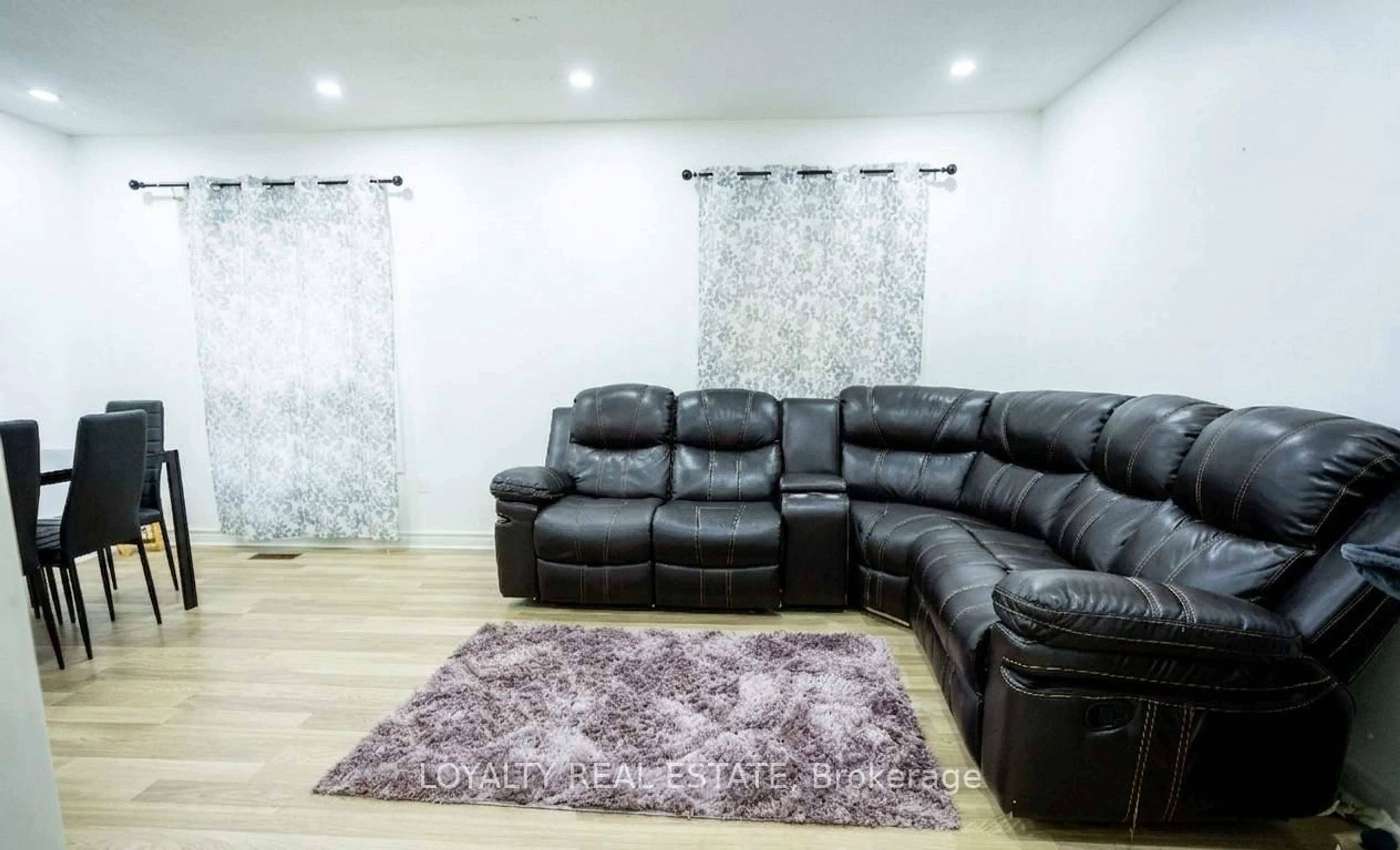 Living room with furniture, unknown for 1540 Marshcourt Dr, Pickering Ontario L1V 6C6