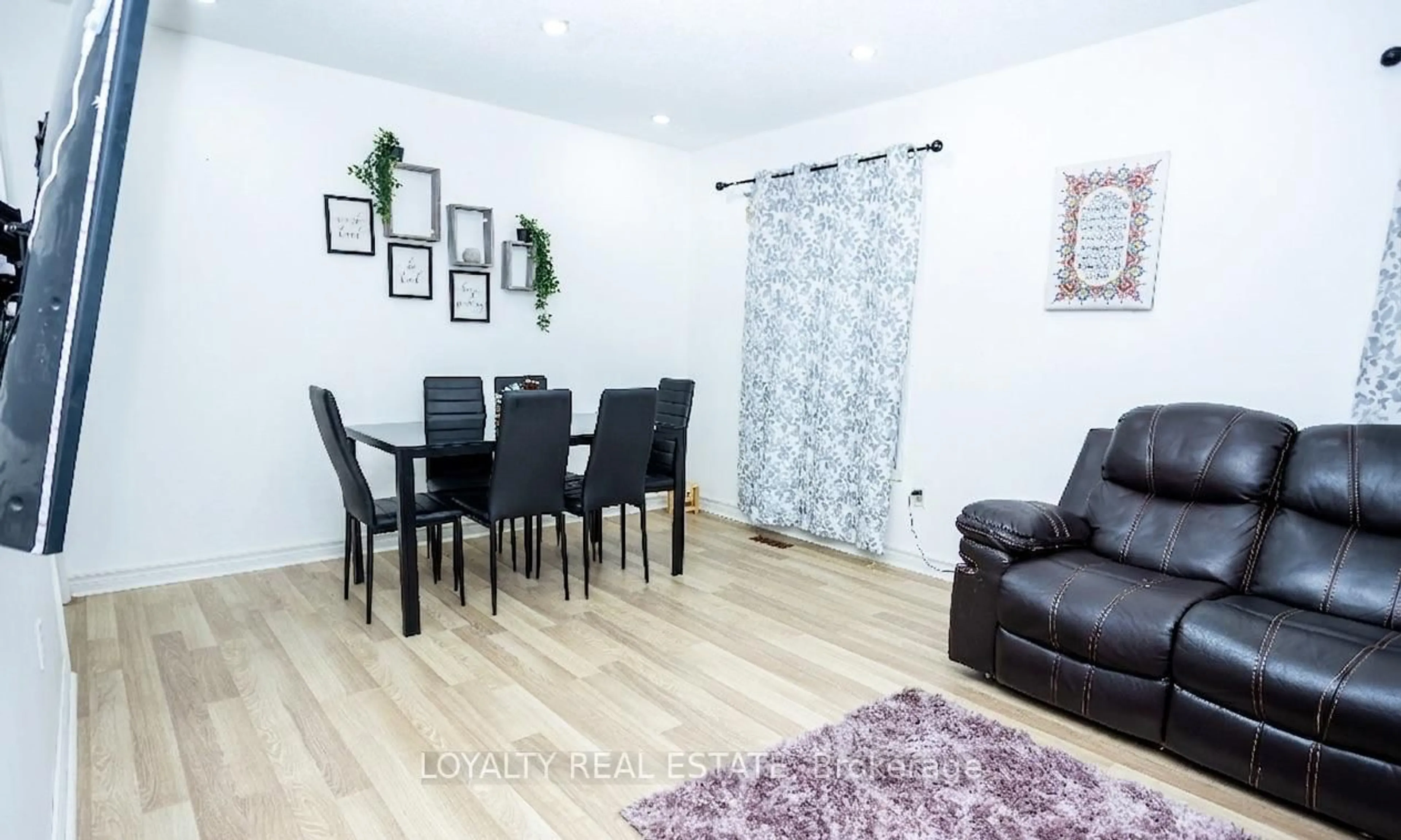 Dining room, wood/laminate floor for 1540 Marshcourt Dr, Pickering Ontario L1V 6C6