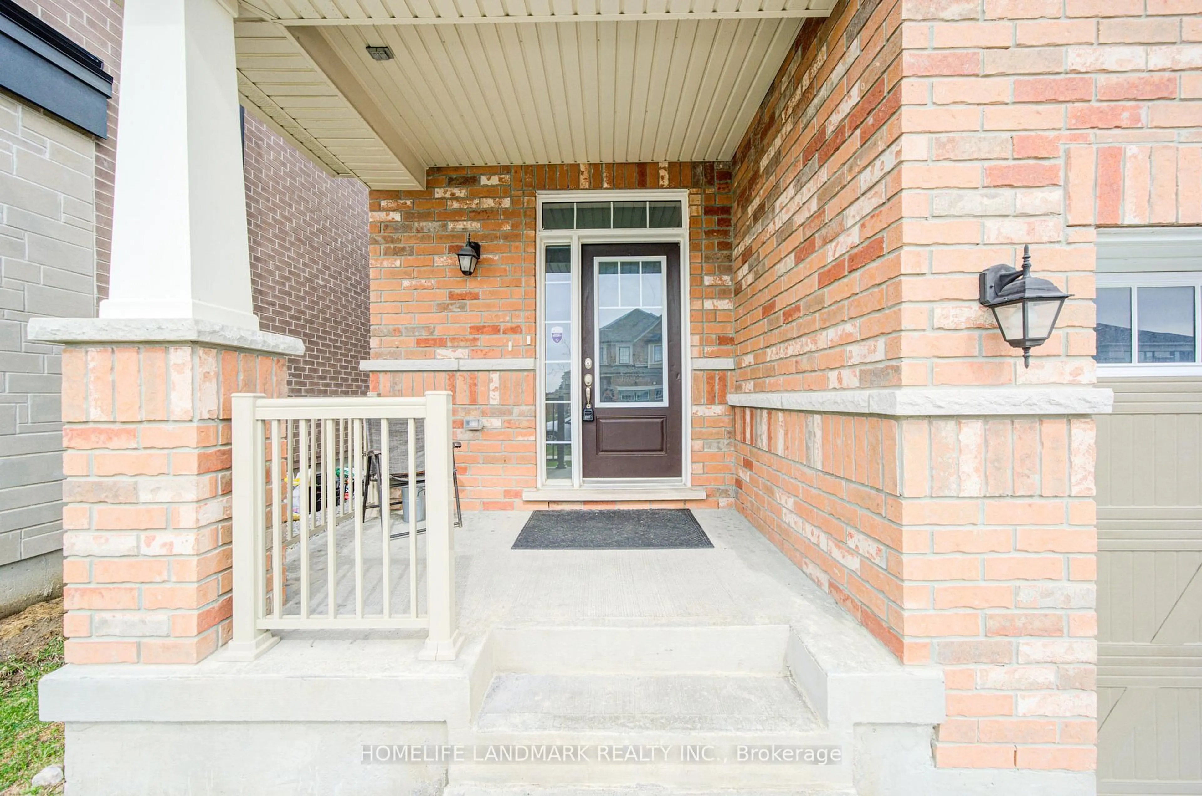 Indoor entryway for 106 Barkerville Dr, Whitby Ontario L1P 0L8