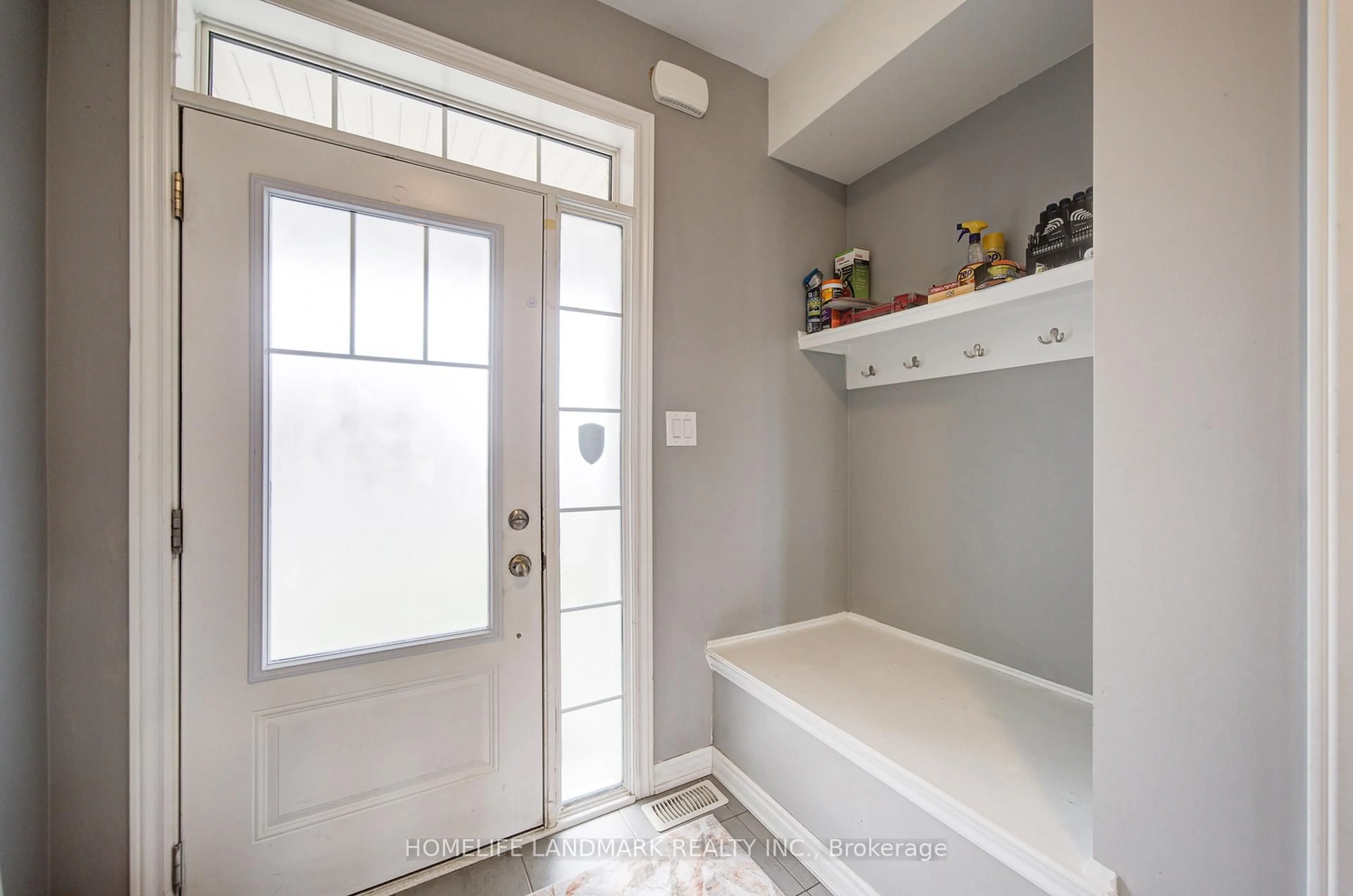 Indoor entryway for 106 Barkerville Dr, Whitby Ontario L1P 0L8