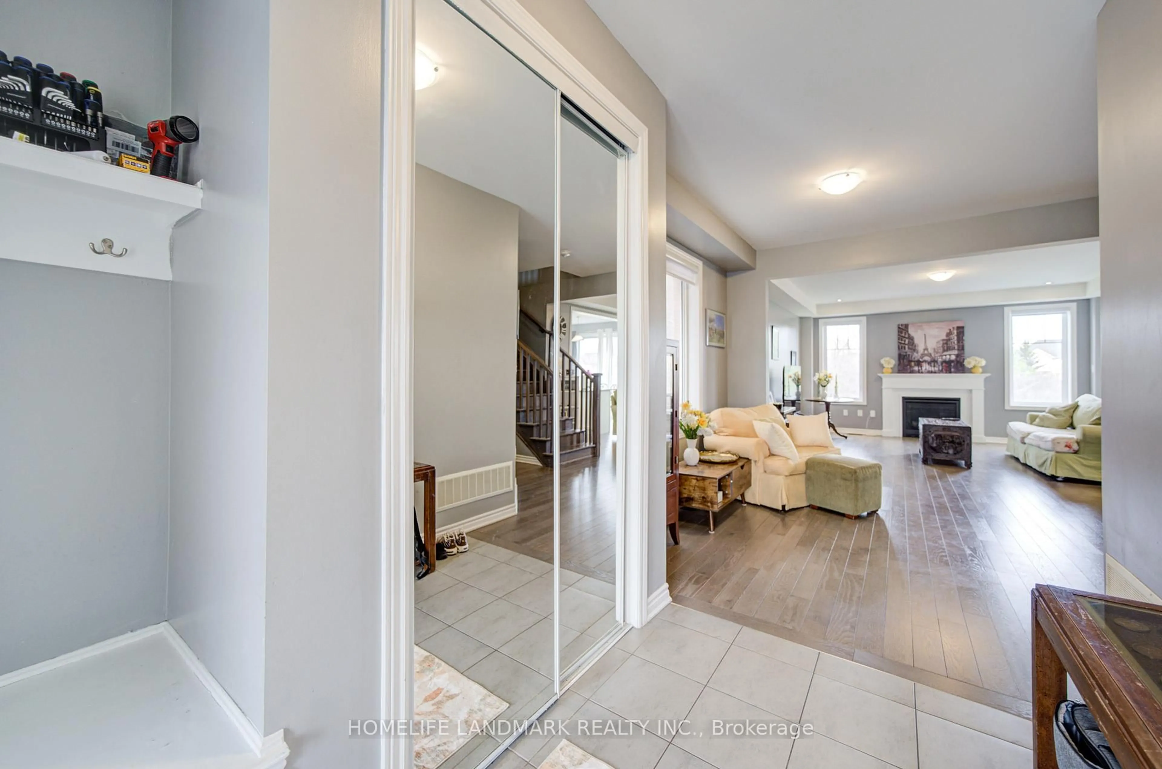 Indoor entryway for 106 Barkerville Dr, Whitby Ontario L1P 0L8