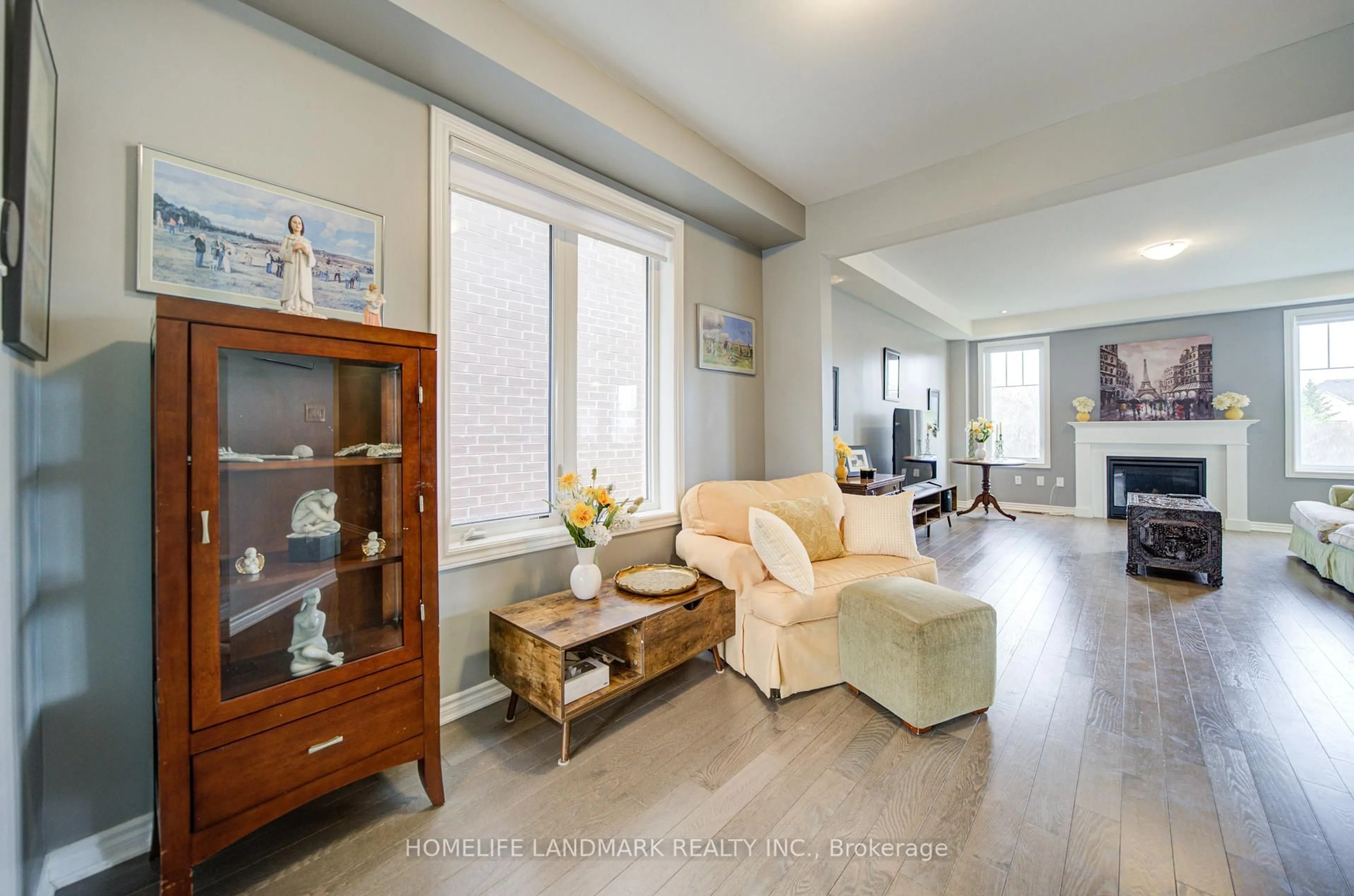 Living room with furniture, wood/laminate floor for 106 Barkerville Dr, Whitby Ontario L1P 0L8