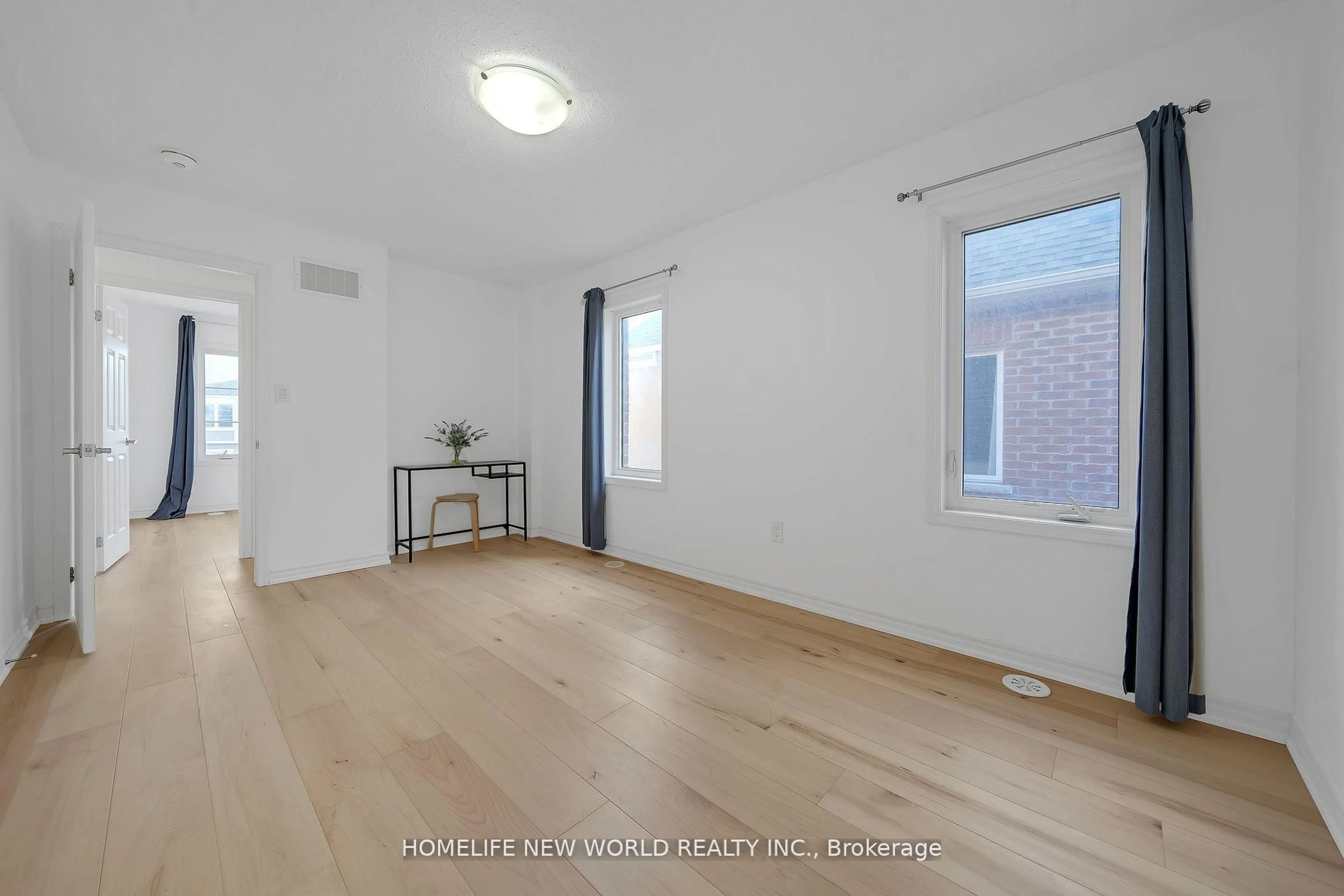 A pic of a room for 32 Fusilier Dr, Toronto Ontario M1L 0J4