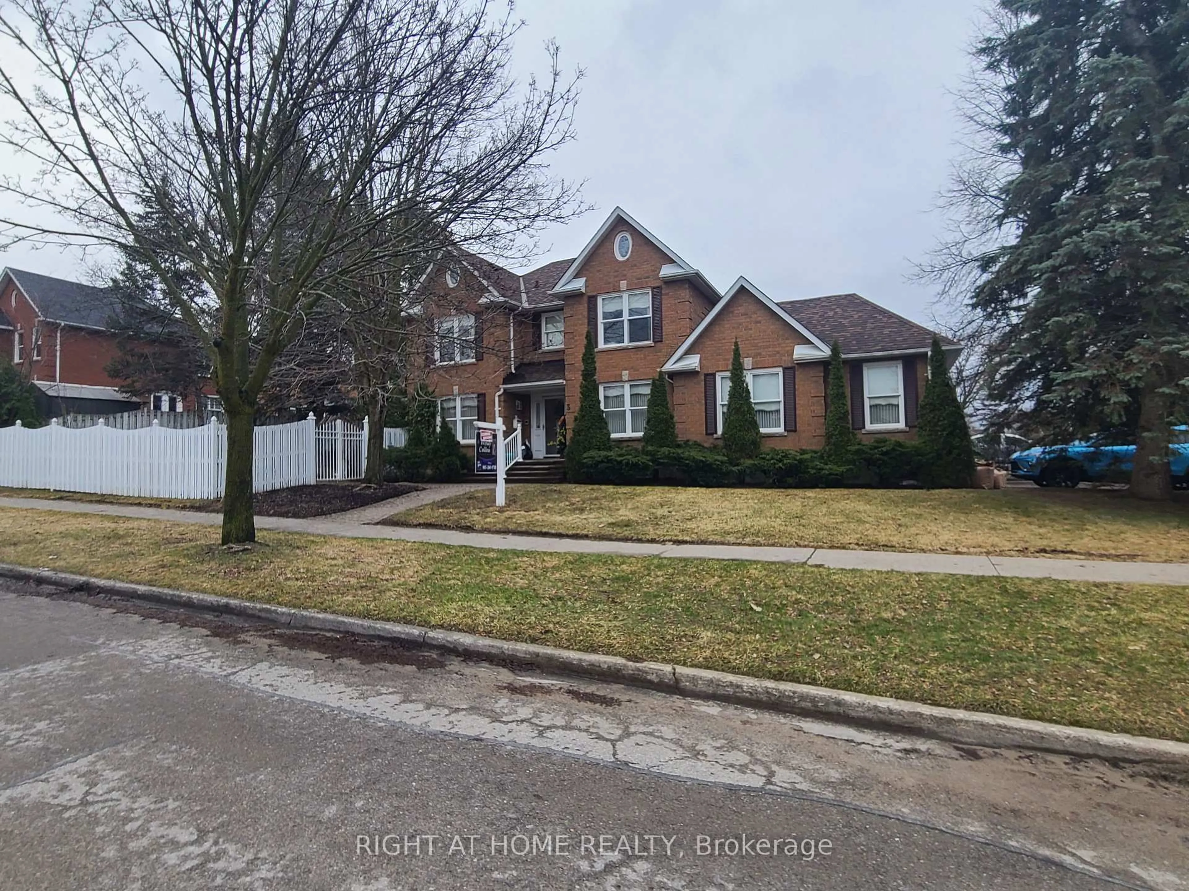 Unknown for 3 Hampstead Gate, Clarington Ontario L1E 1V2