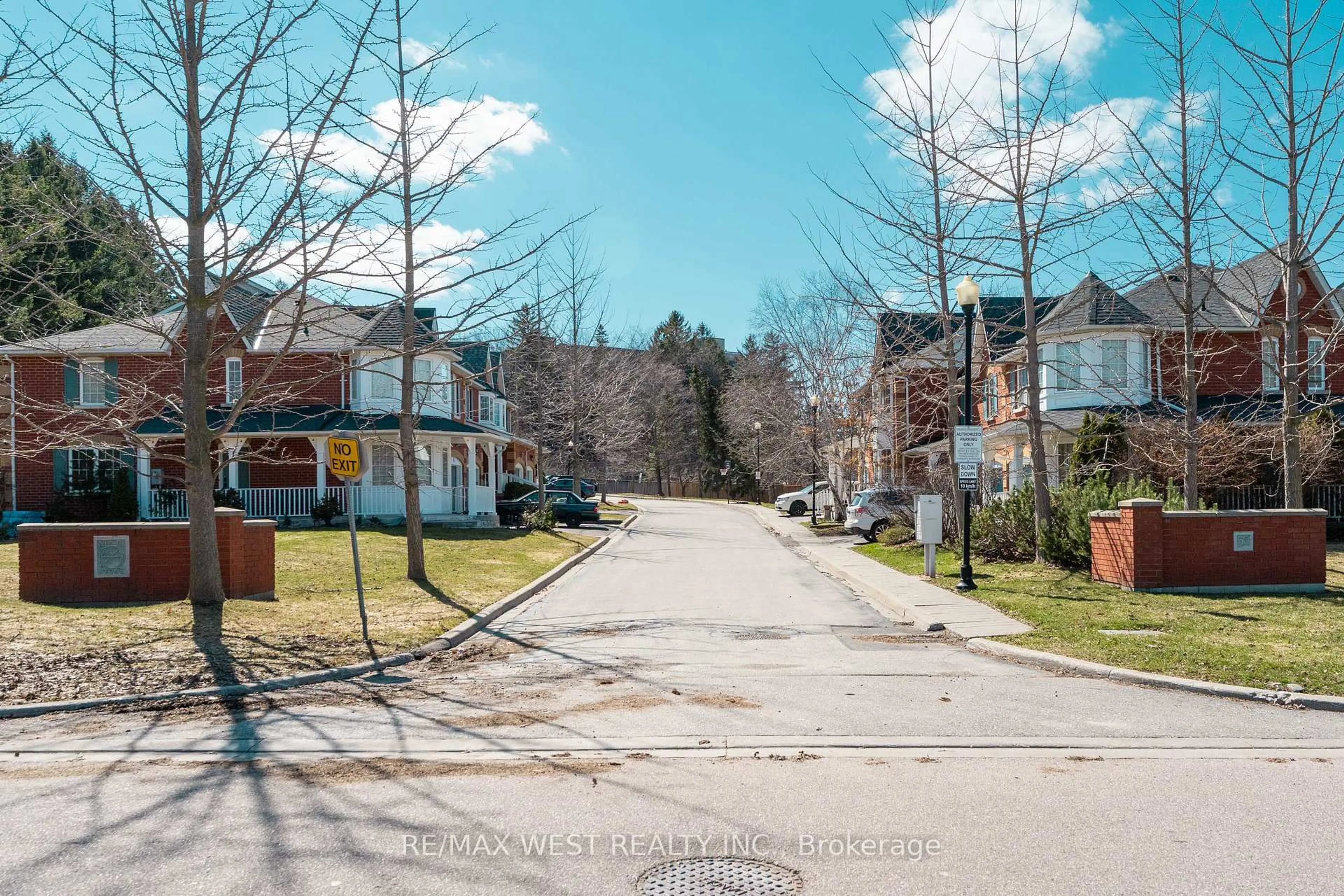 A pic from outside/outdoor area/front of a property/back of a property/a pic from drone, street for 50 Markham Rd #2, Toronto Ontario M1M 2Z4
