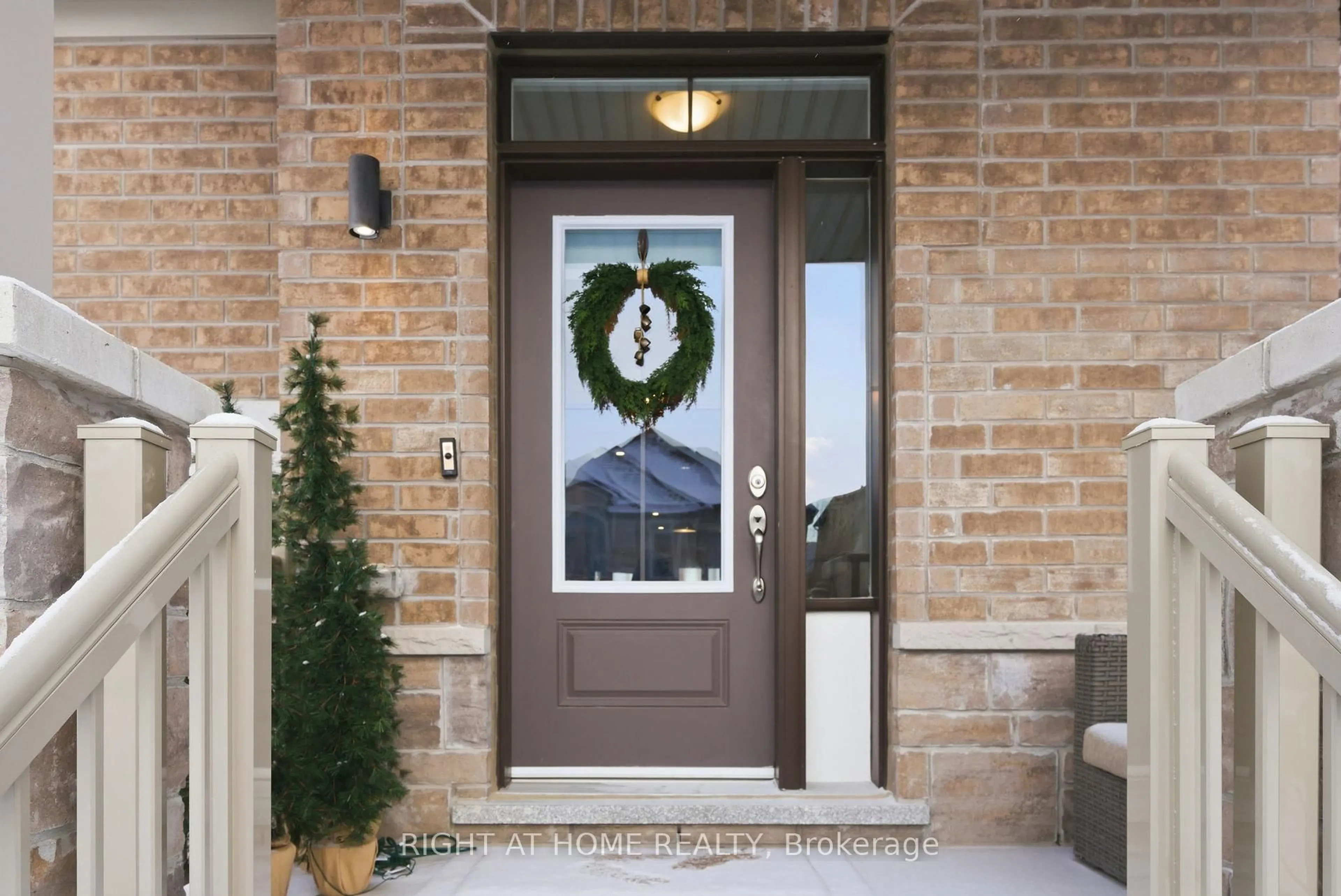 Indoor entryway for 1304 Apollo St, Oshawa Ontario L1K 3E6