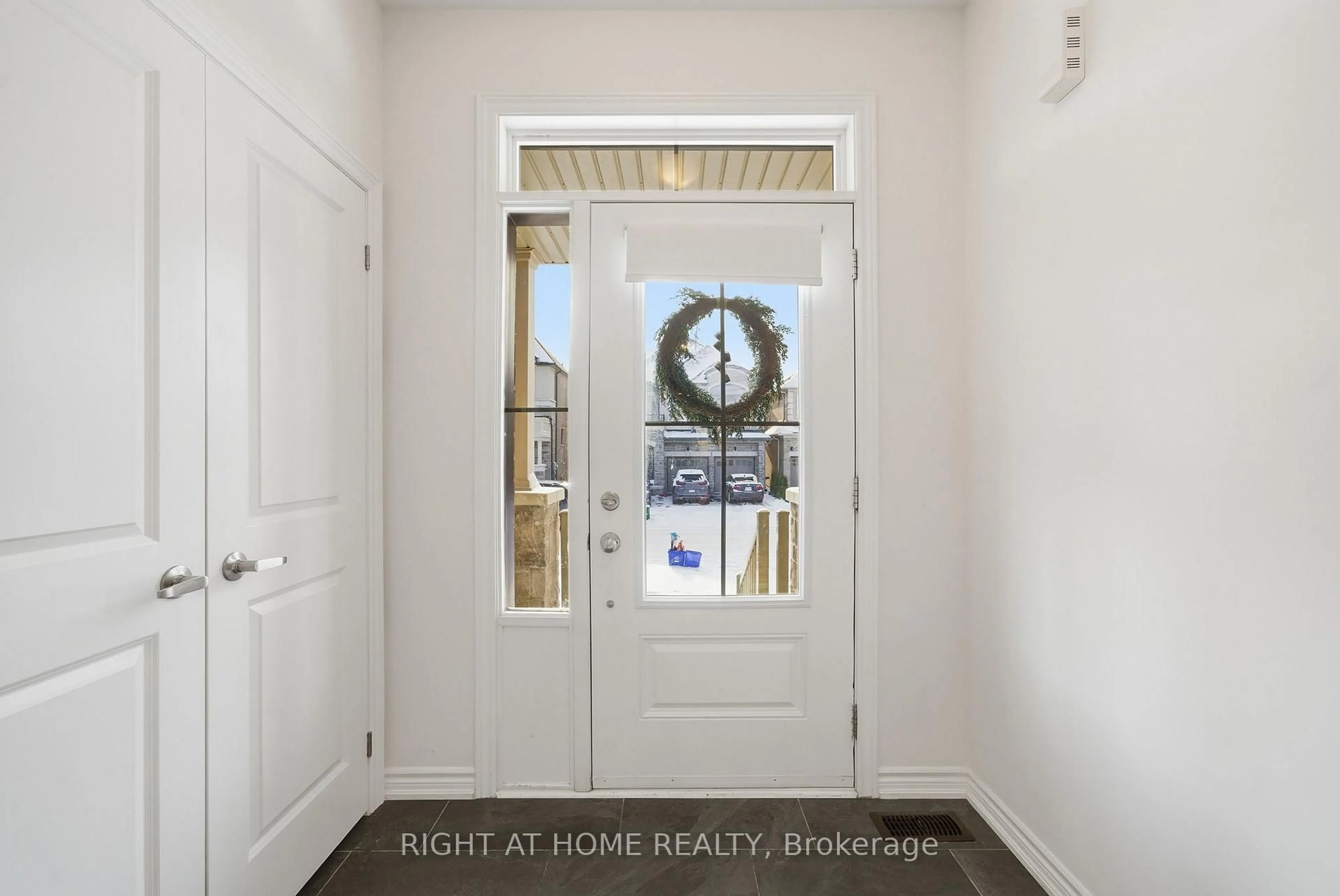 Indoor entryway for 1304 Apollo St, Oshawa Ontario L1K 3E6