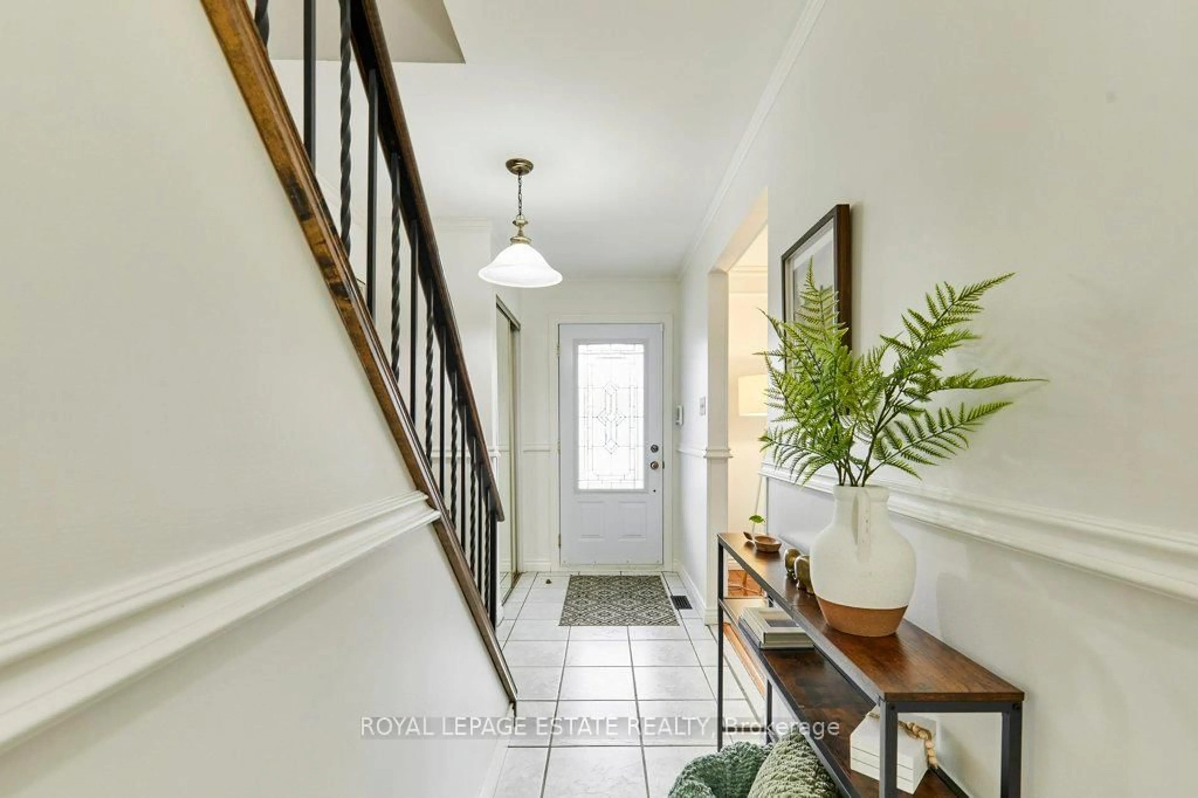 Indoor entryway for 138 Beaverbrook Crt, Toronto Ontario M1C 3A9