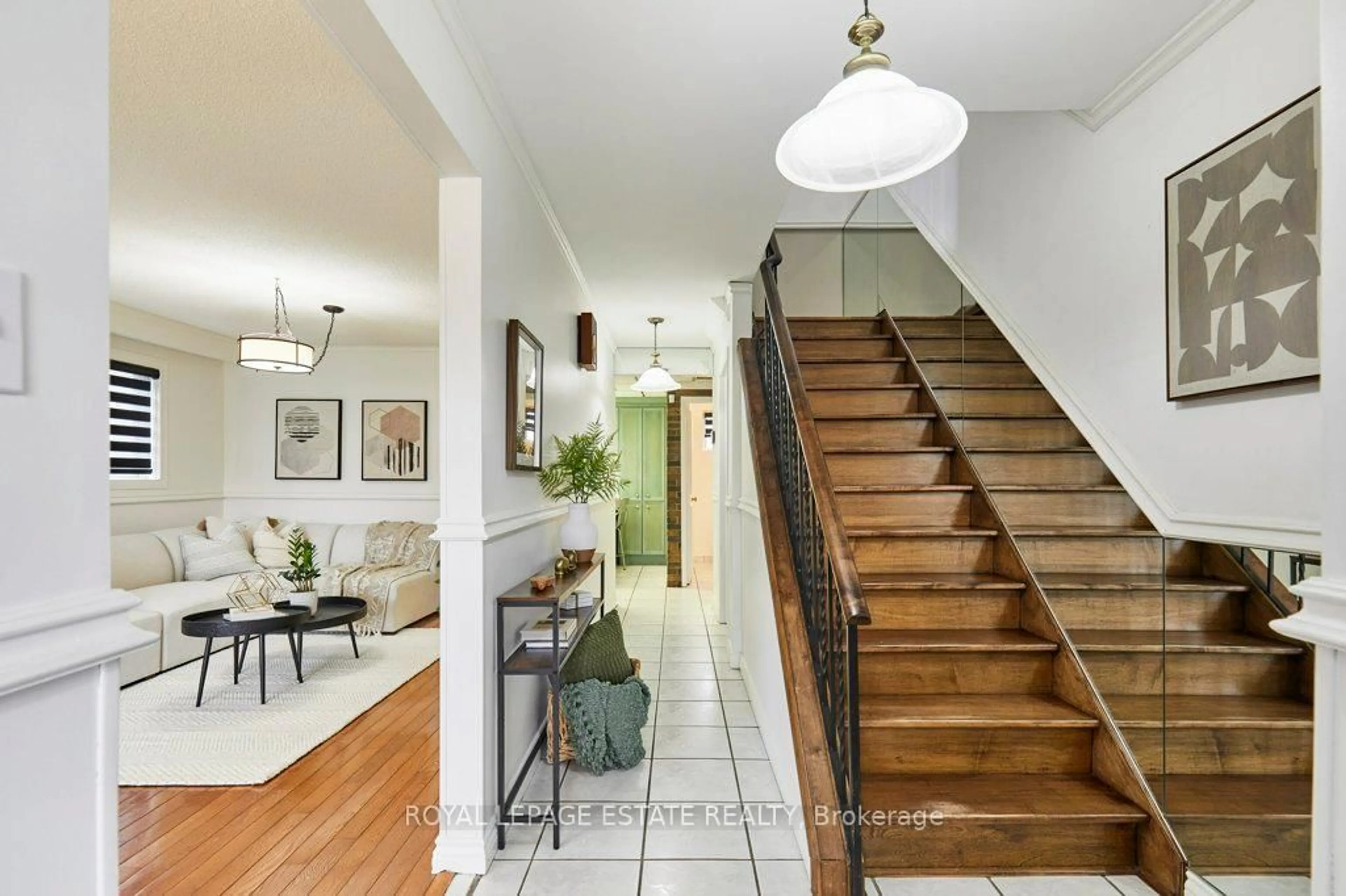 Indoor entryway for 138 Beaverbrook Crt, Toronto Ontario M1C 3A9