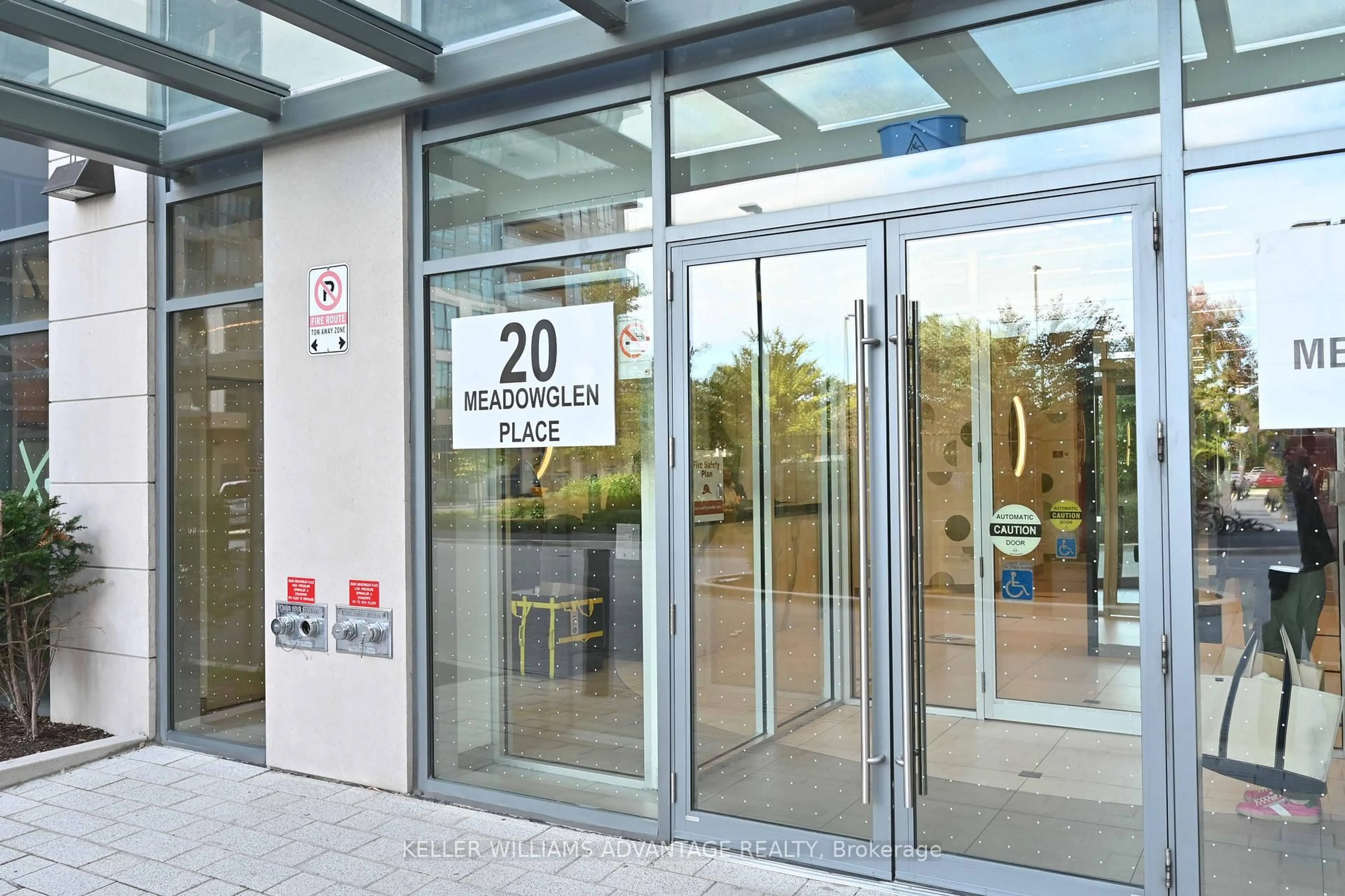 Indoor foyer for 20 Meadowglen Pl #728, Toronto Ontario M1G 0A9