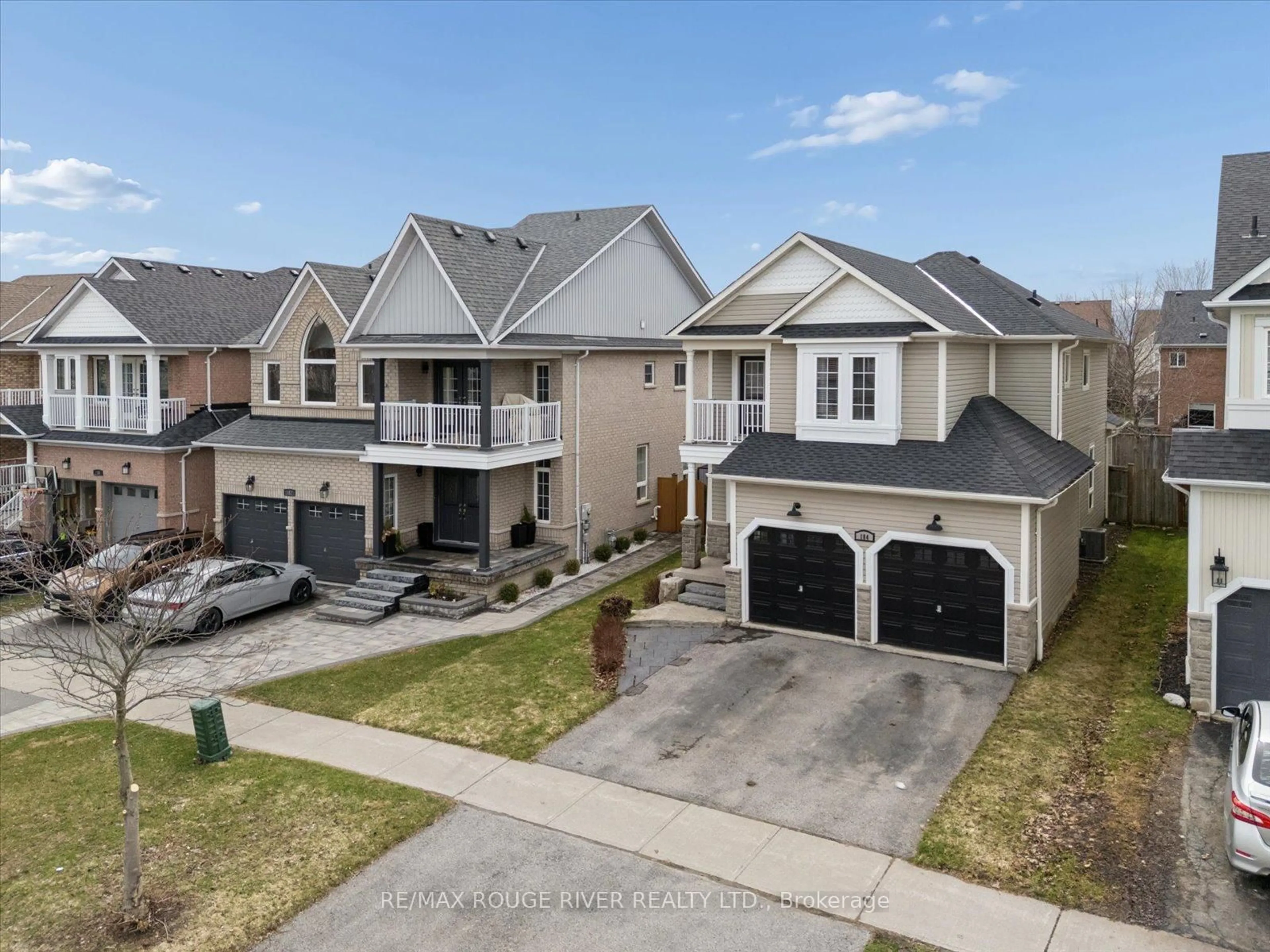 A pic from outside/outdoor area/front of a property/back of a property/a pic from drone, street for 184 Cachet Blvd, Whitby Ontario L1M 2L9