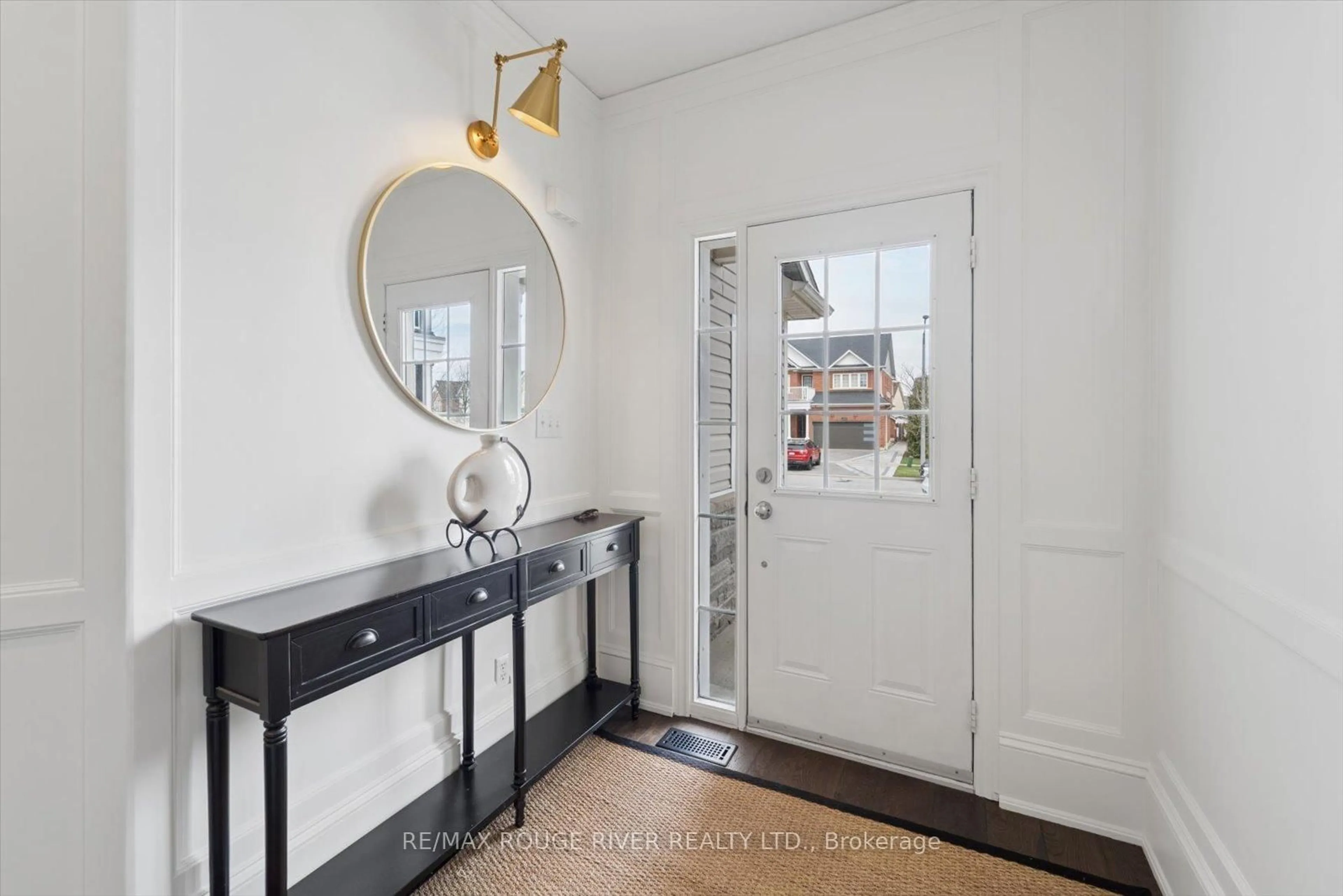 Indoor entryway for 184 Cachet Blvd, Whitby Ontario L1M 2L9
