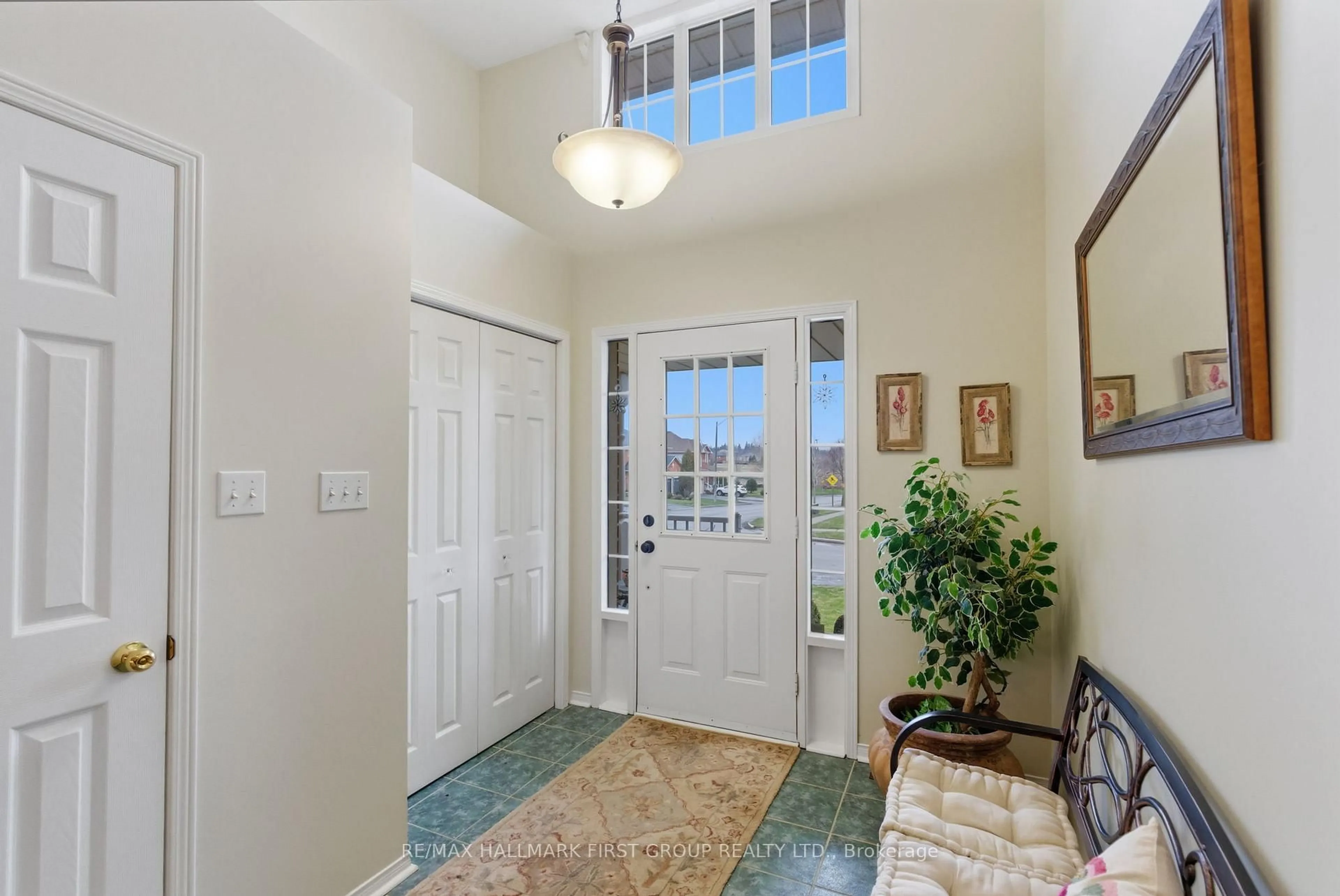 Indoor entryway for 96 Brandon Rd, Scugog Ontario L9L 1S8