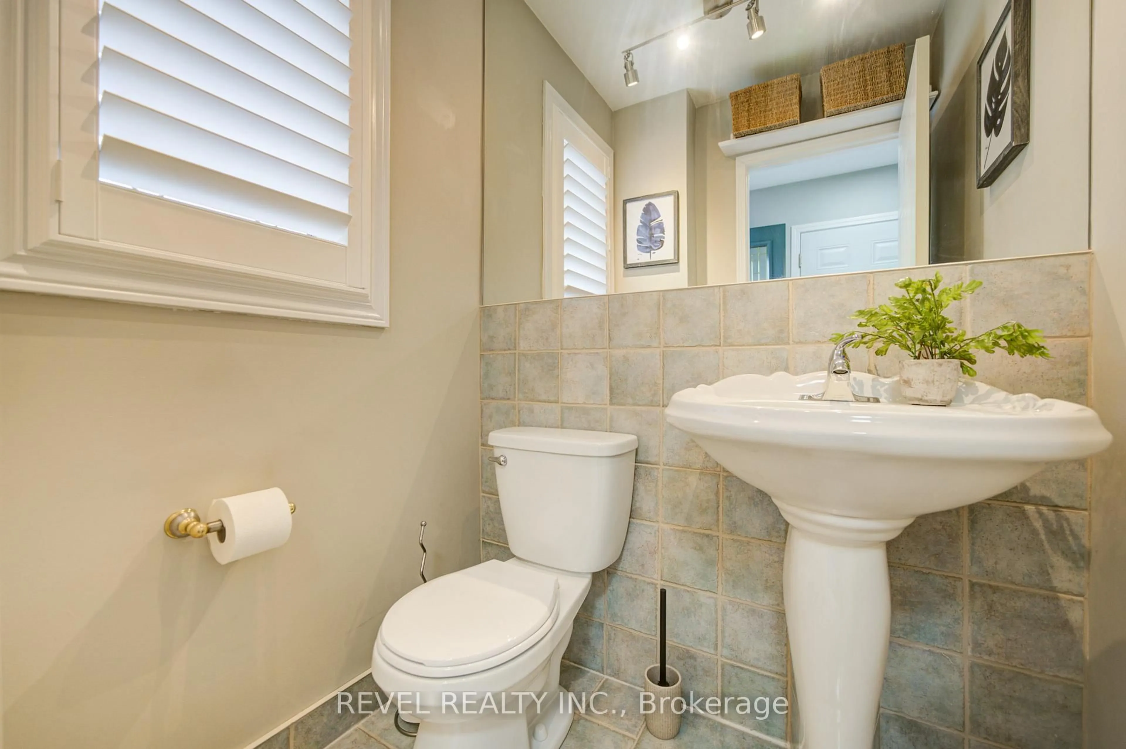 Standard bathroom, ceramic/tile floor for 2255 Wildwood Cres, Pickering Ontario L1X 2R7