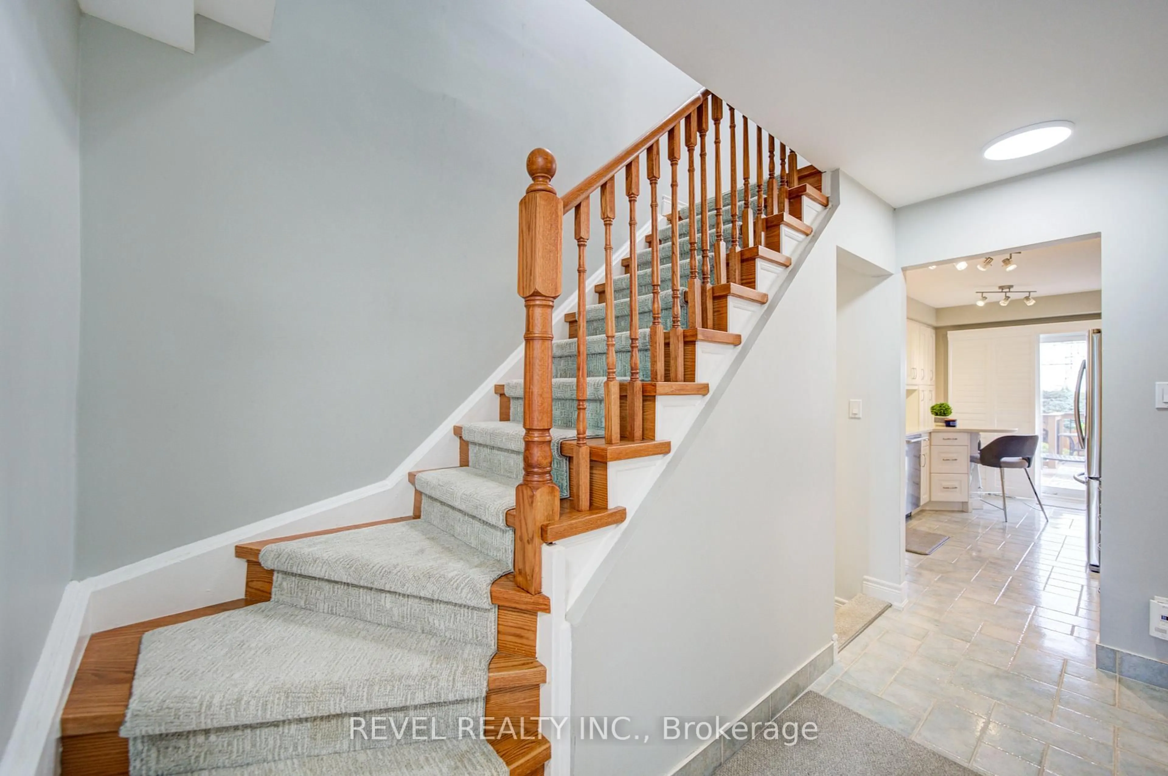 Stairs for 2255 Wildwood Cres, Pickering Ontario L1X 2R7