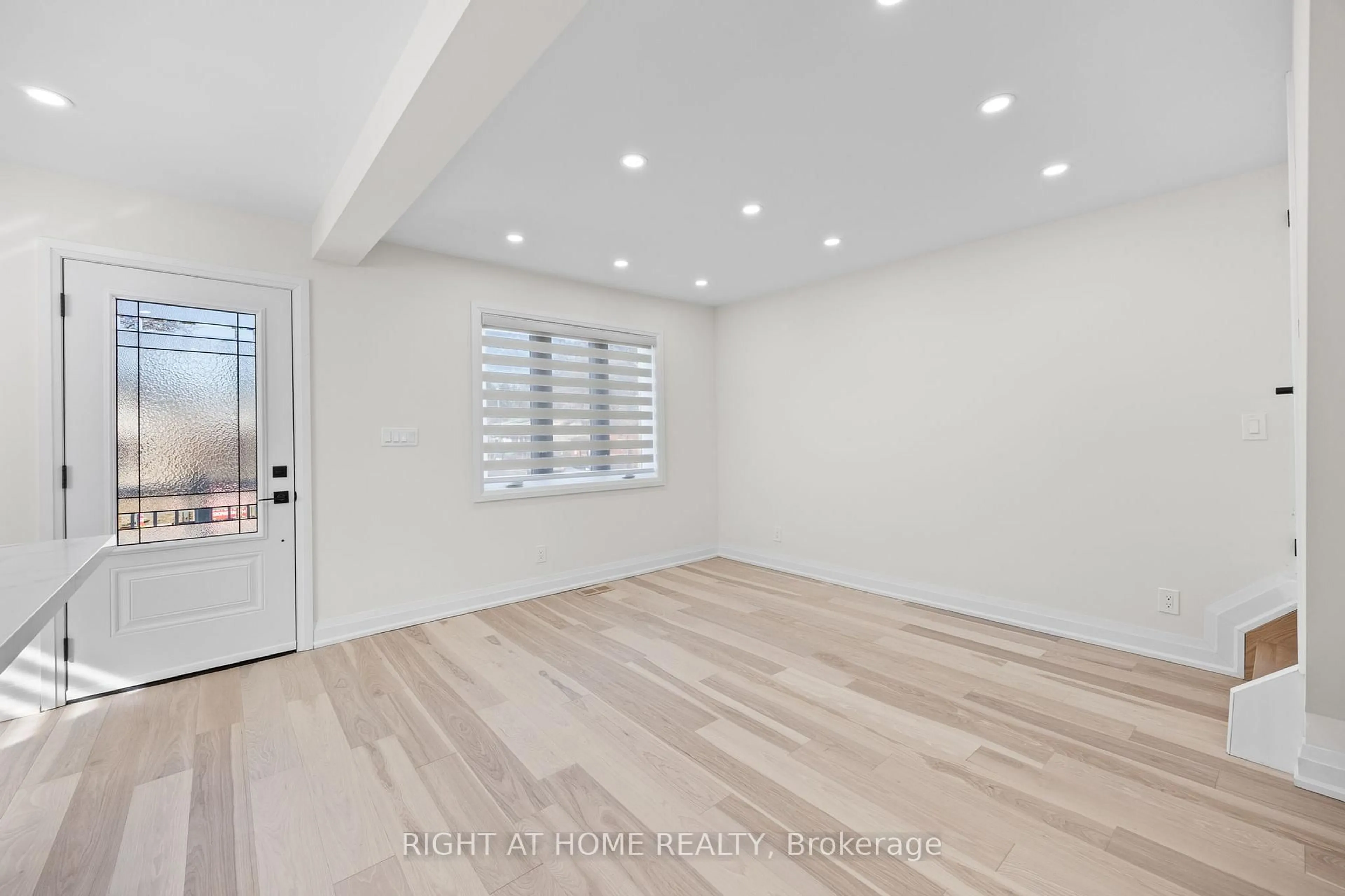 Unknown for 961 Victoria Park Ave, Toronto Ontario M4B 2J4