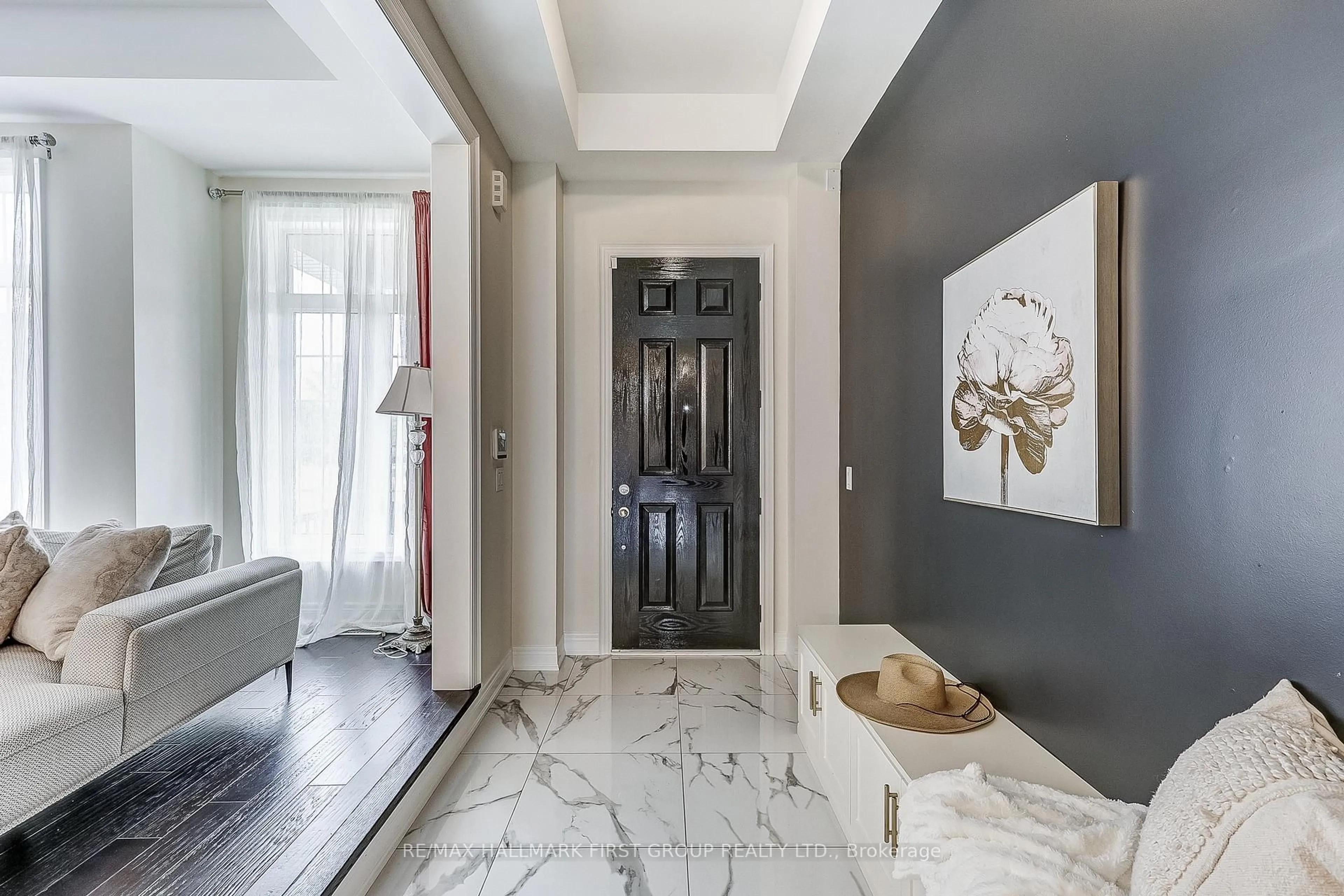 Indoor entryway for 16 Beaverdams Dr, Whitby Ontario L1P 0C4