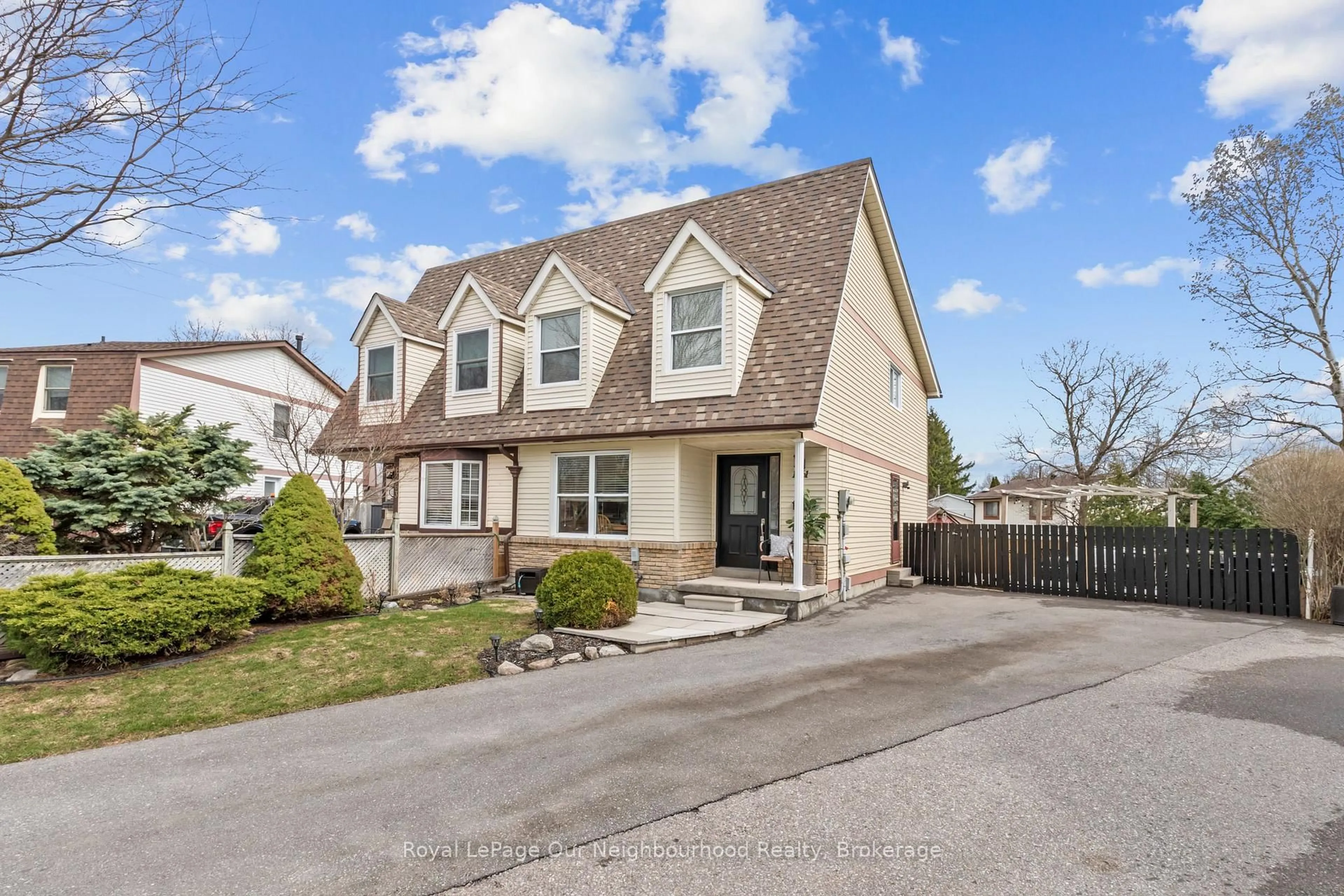 Home with vinyl exterior material, street for 1261 Ludlow Crt, Oshawa Ontario L1G 7K5