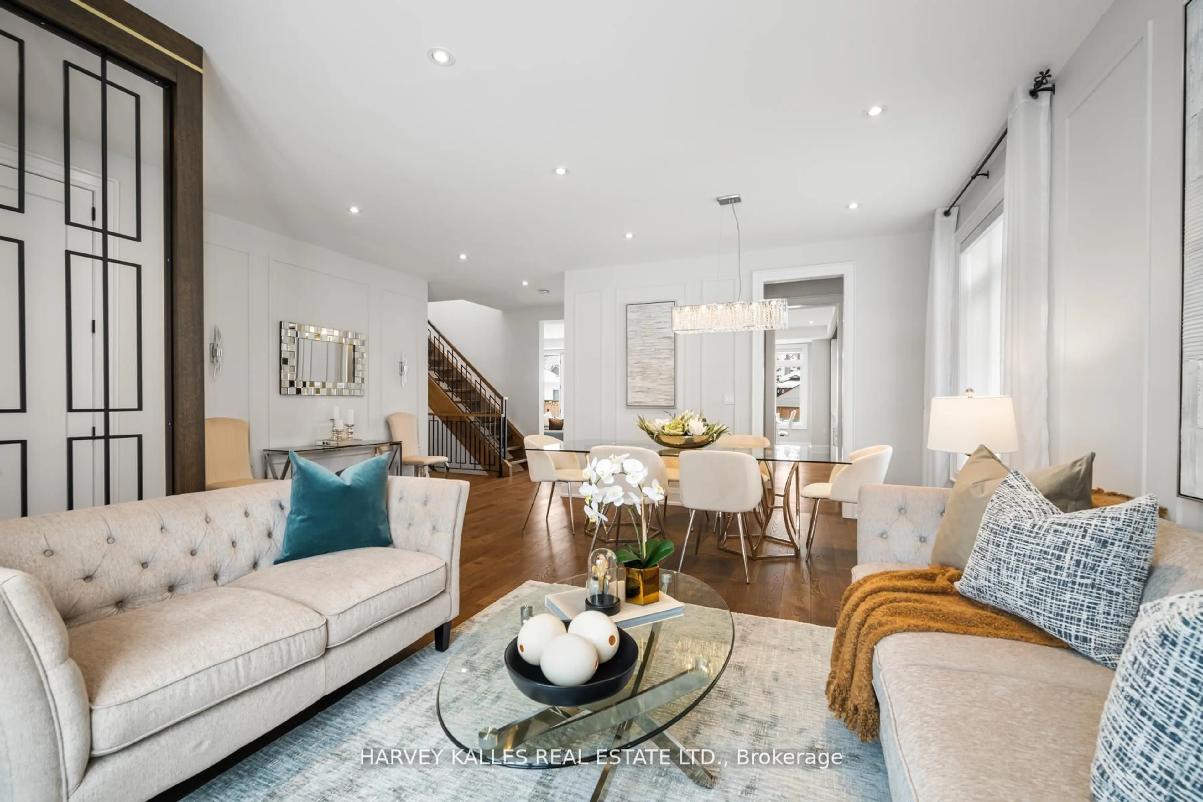 Living room with furniture, unknown for 39 Amsterdam Ave, Toronto Ontario M4B 2B9