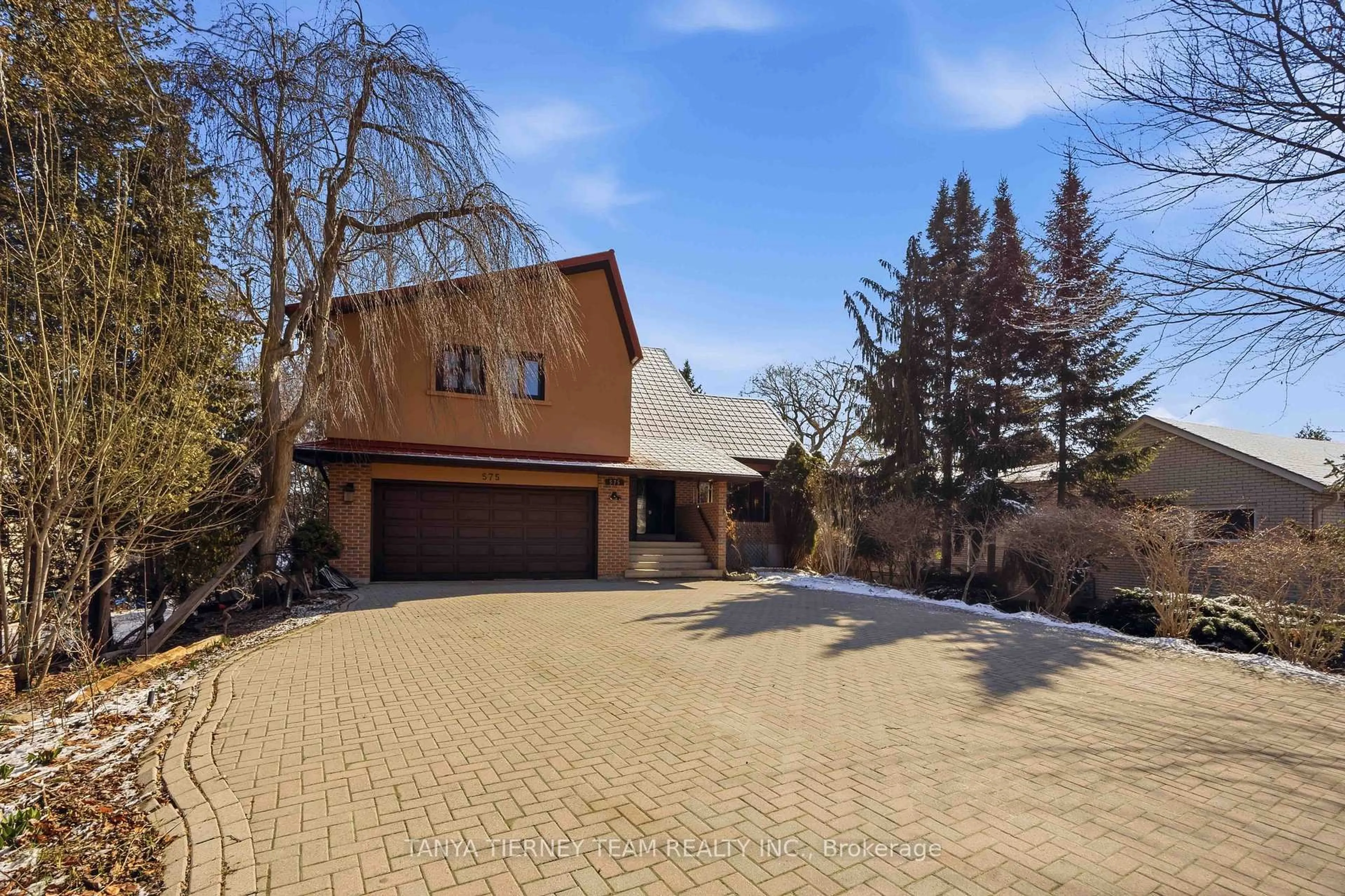 Home with brick exterior material, street for 575 Park Cres, Pickering Ontario L1W 2E1