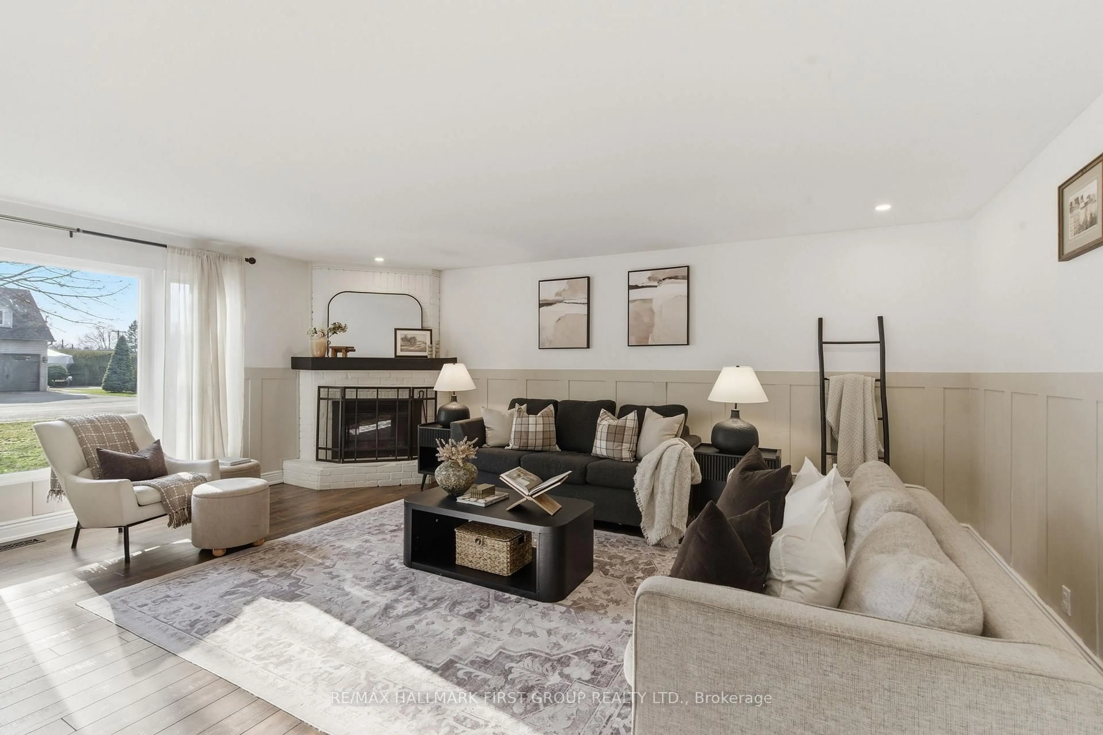 Living room with furniture, unknown for 4669 Old Simcoe St, Oshawa Ontario L1H 7K4