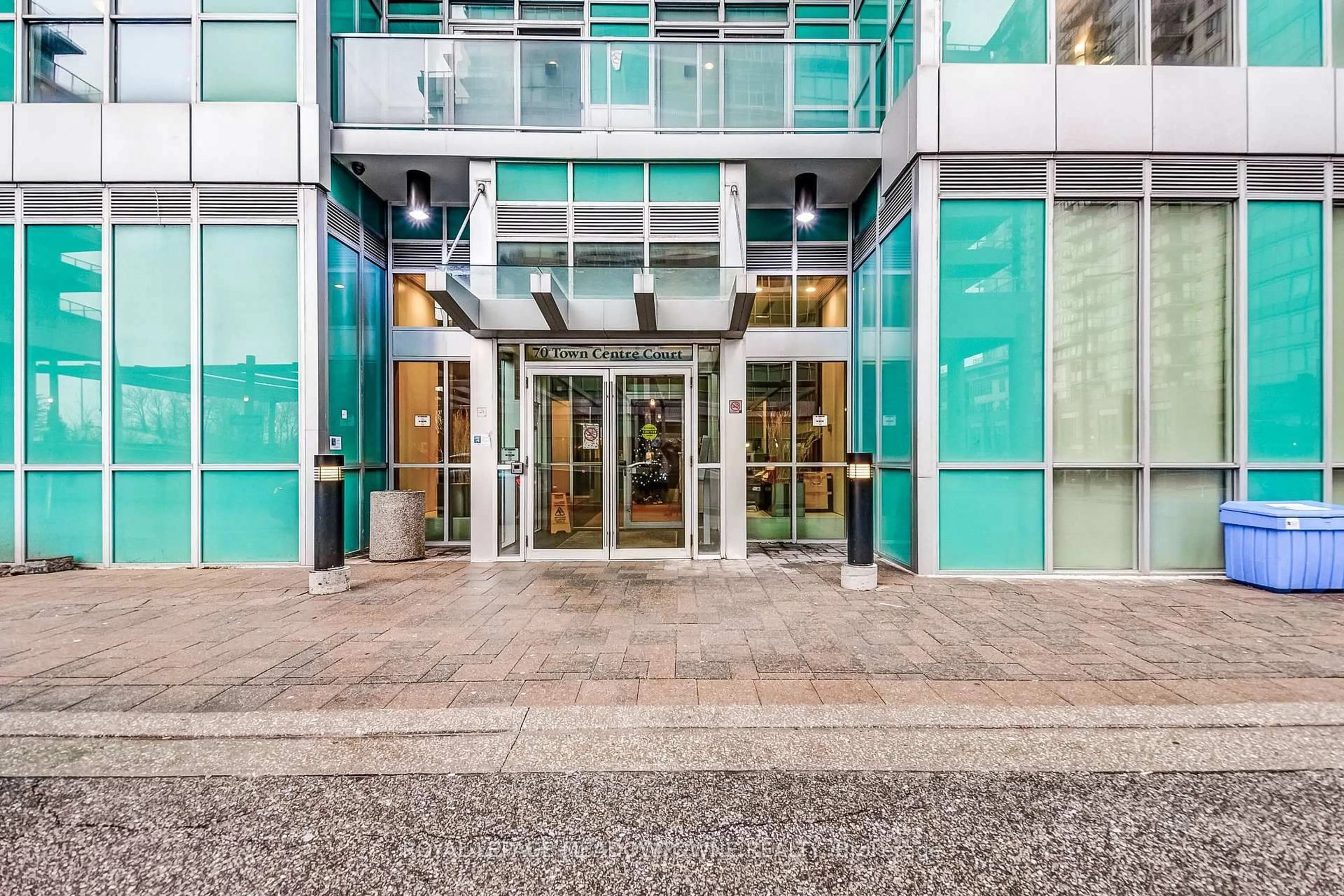 Indoor foyer for 70 Town Centre Crt #909, Toronto Ontario M1P 0B2