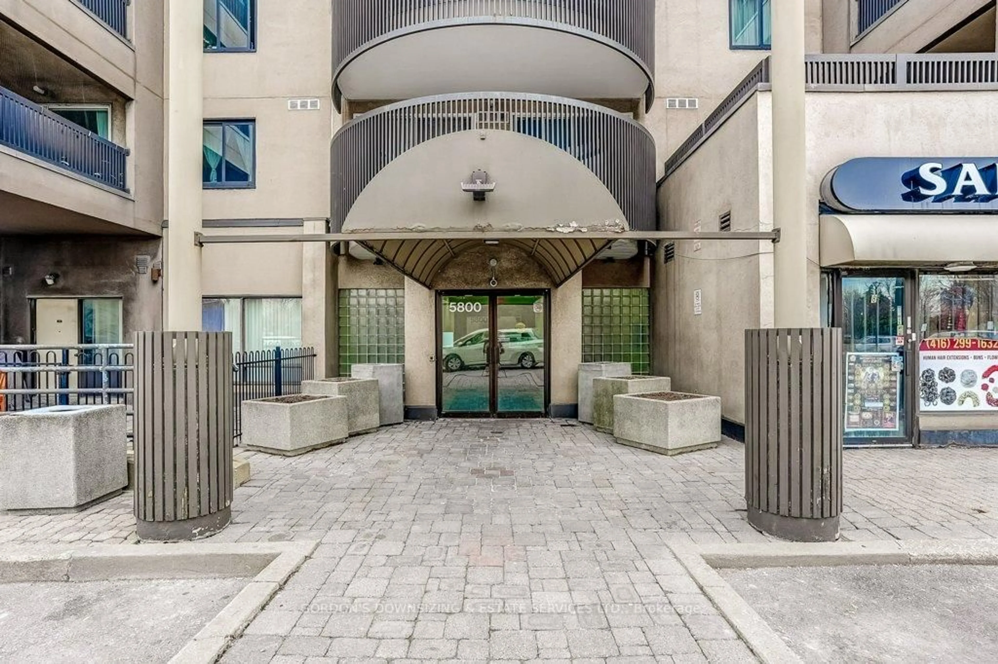 Indoor foyer for 5800 Sheppard Ave #517, Toronto Ontario M1B 5J7