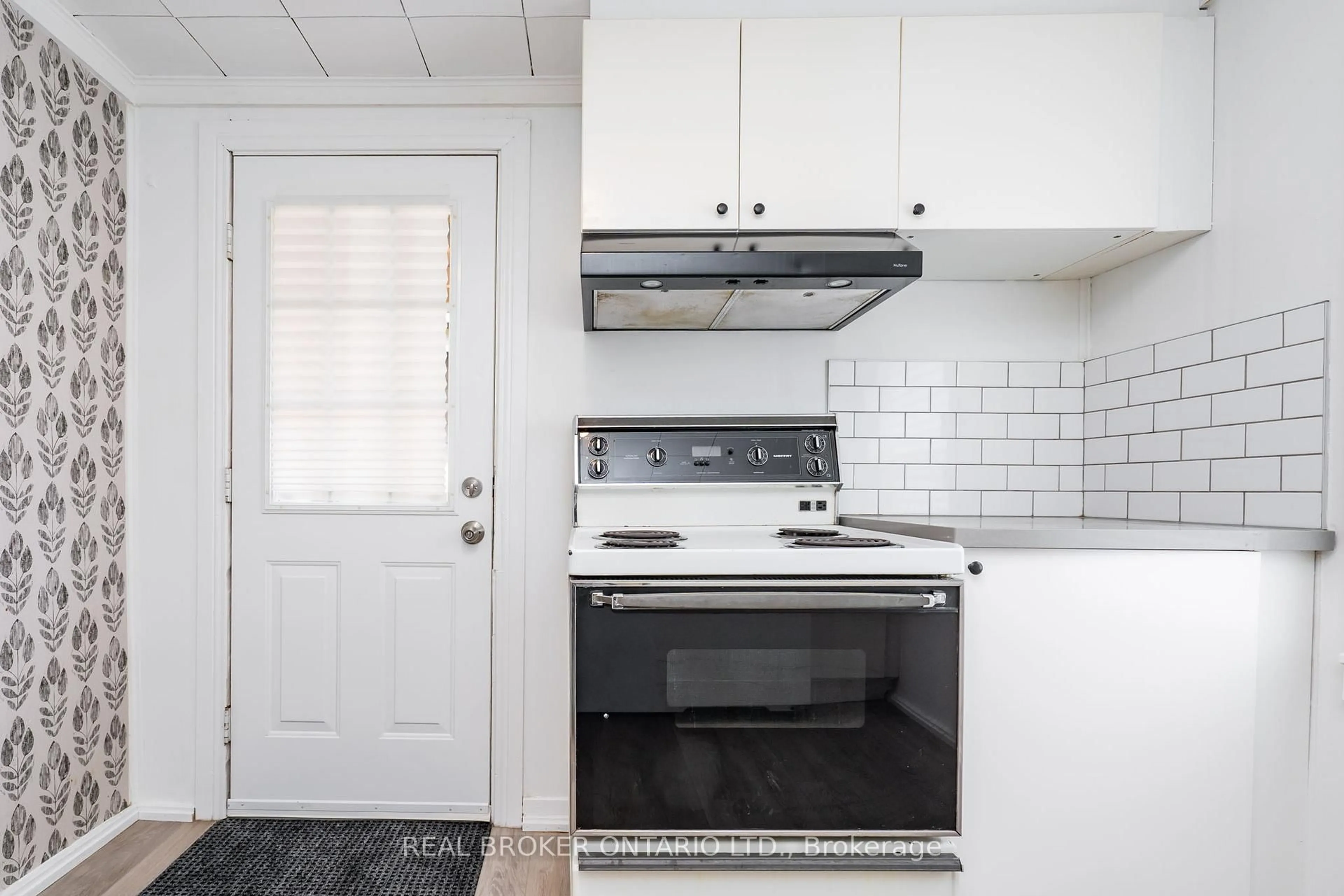 Standard kitchen, unknown for 36 Bruce St, Oshawa Ontario L1H 1P7
