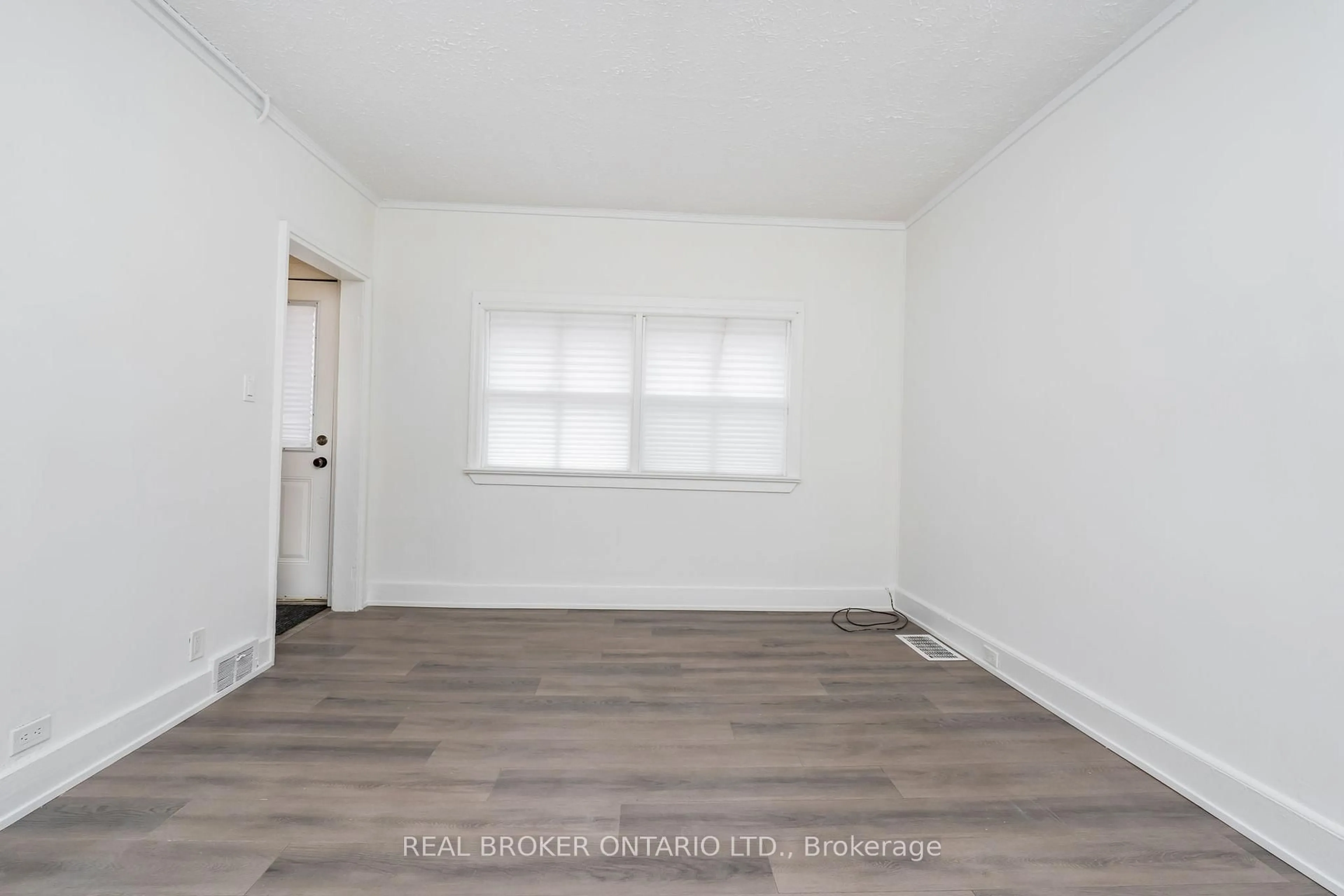 A pic of a room for 38 Bruce St, Oshawa Ontario L1H 1P7