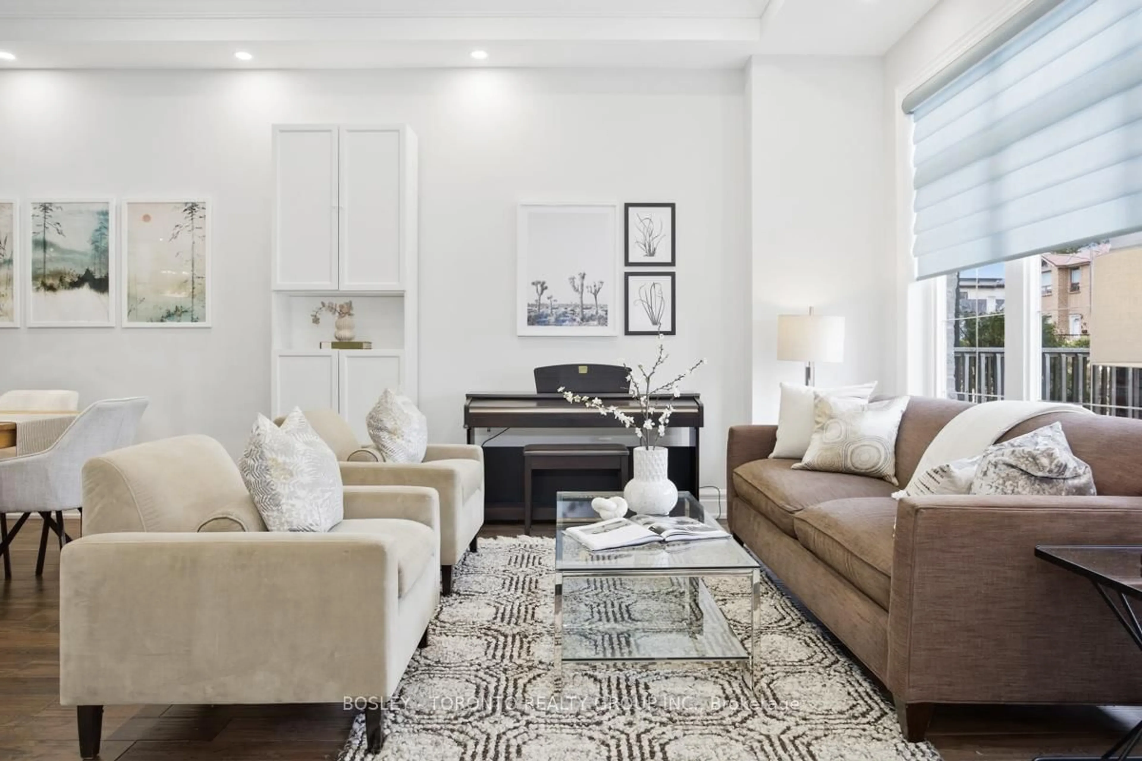 Living room with furniture, unknown for 95 Dunkirk Rd, Toronto Ontario M4C 2M5