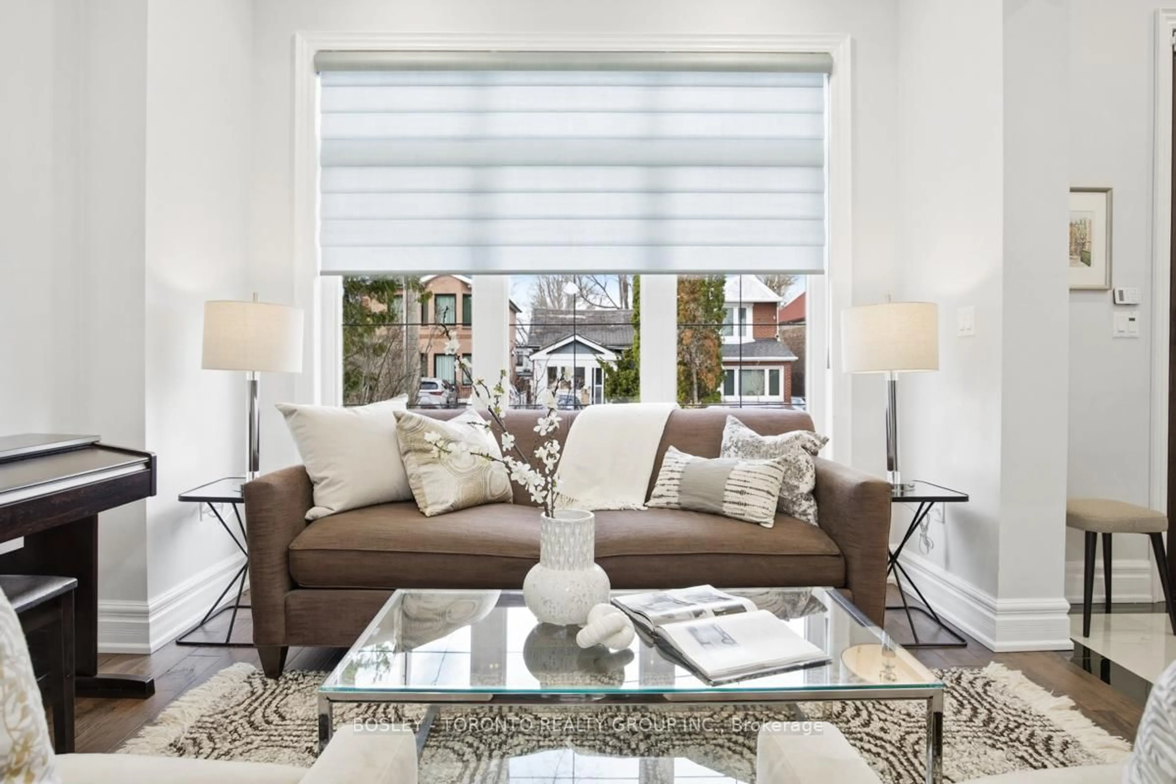 Living room with furniture, unknown for 95 Dunkirk Rd, Toronto Ontario M4C 2M5