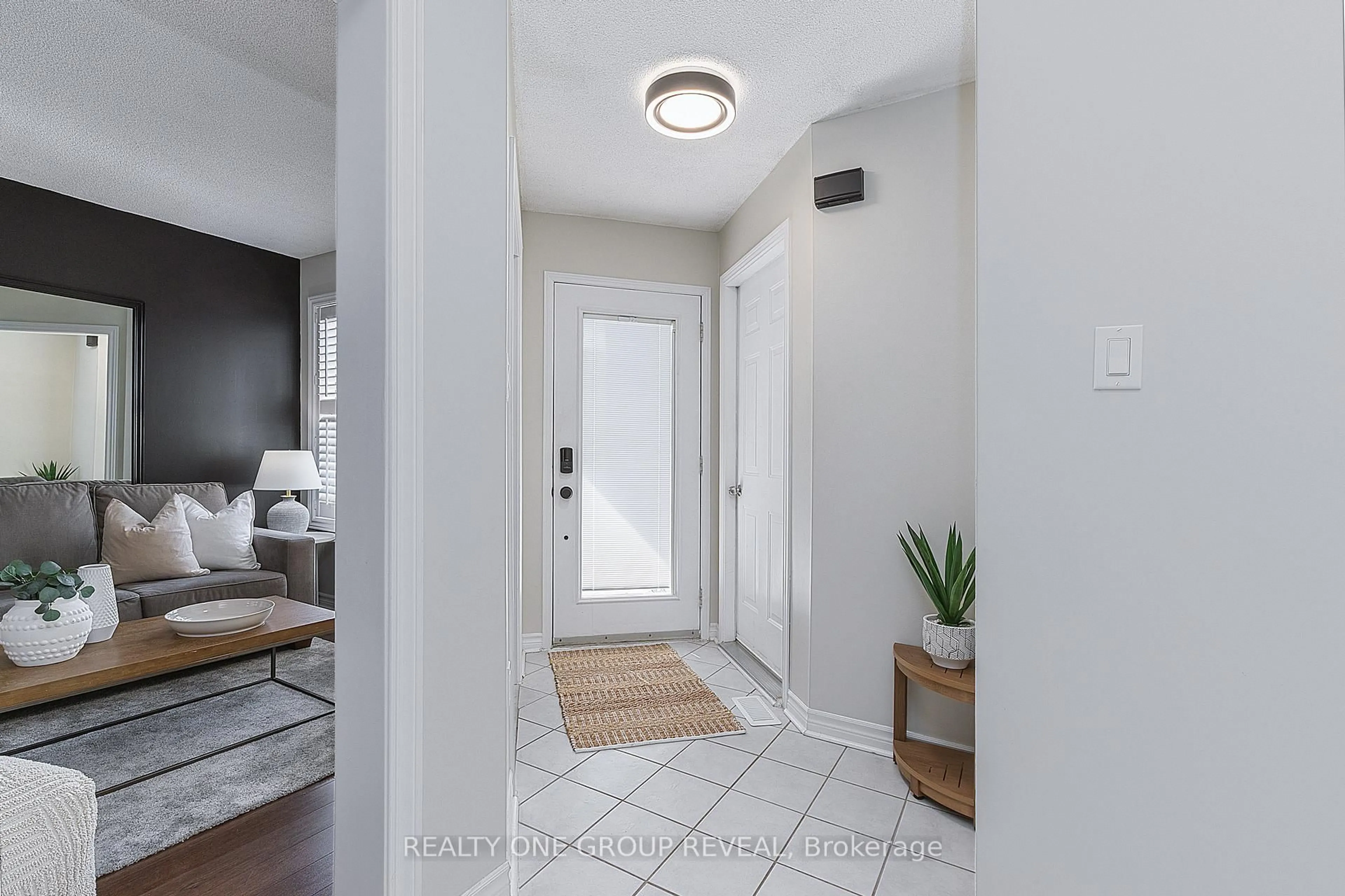 Indoor entryway for 78 Fry Cres, Clarington Ontario L1C 4Y3