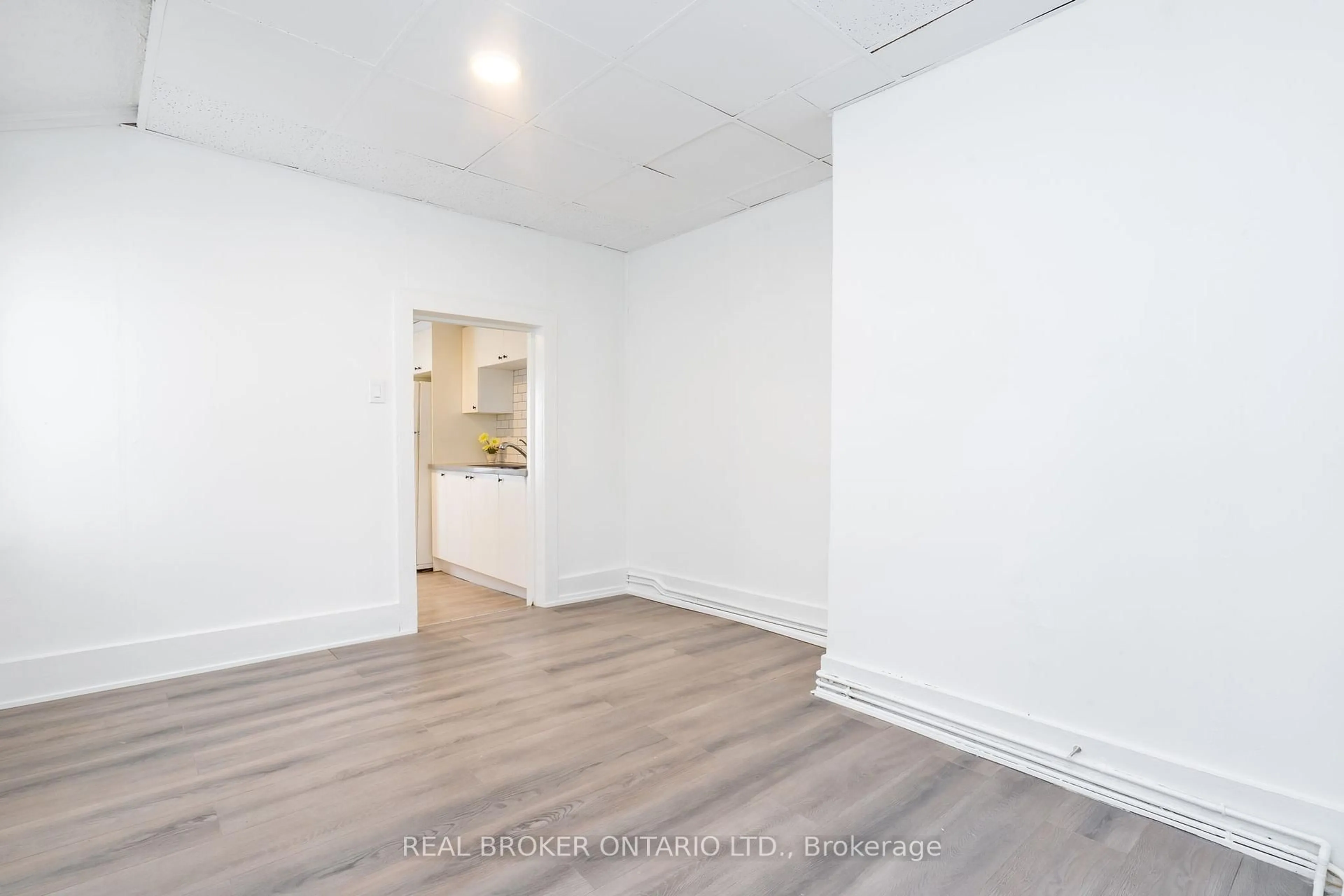 A pic of a room for 36 & 38 Bruce St, Oshawa Ontario L1H 1P7