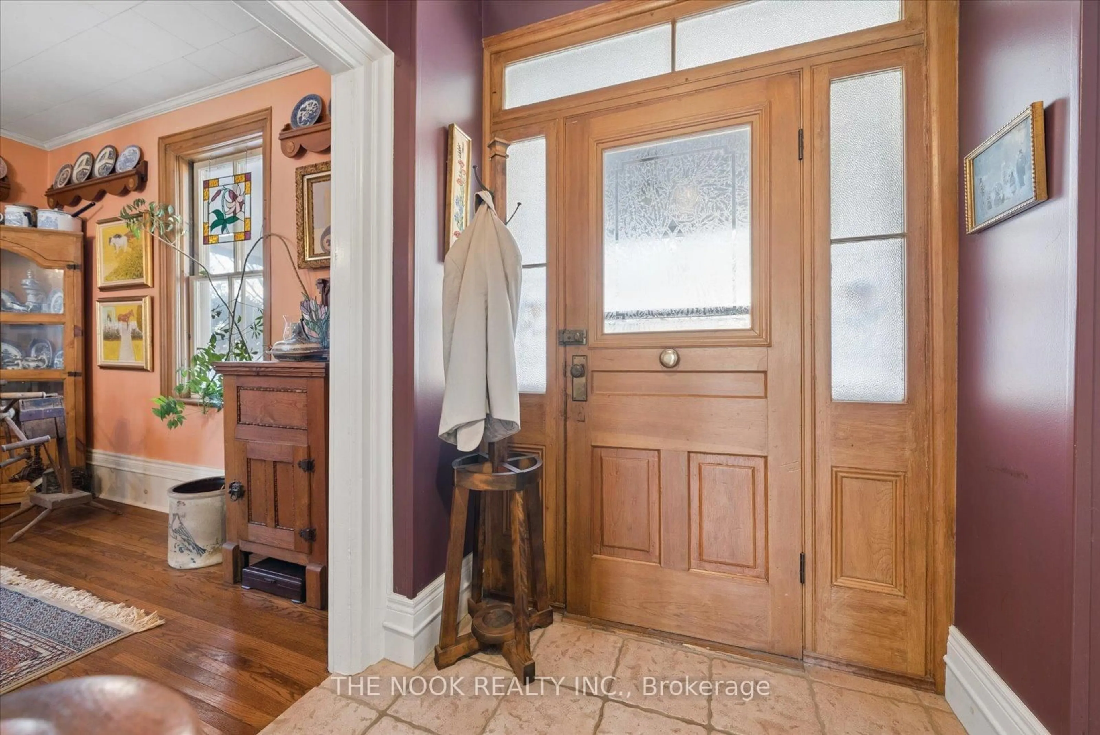 Indoor entryway for 15212 Simcoe St, Scugog Ontario L9L 1J8