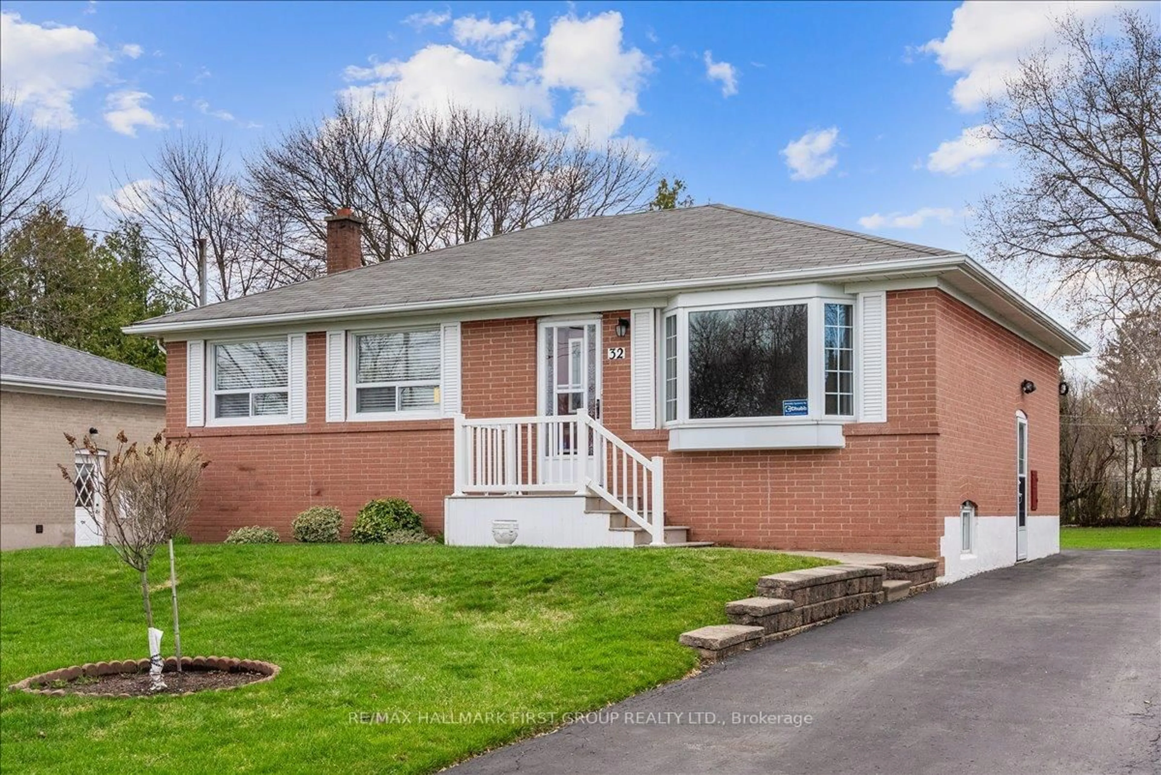 Home with vinyl exterior material, street for 32 Linton Ave, Ajax Ontario L1T 2X6