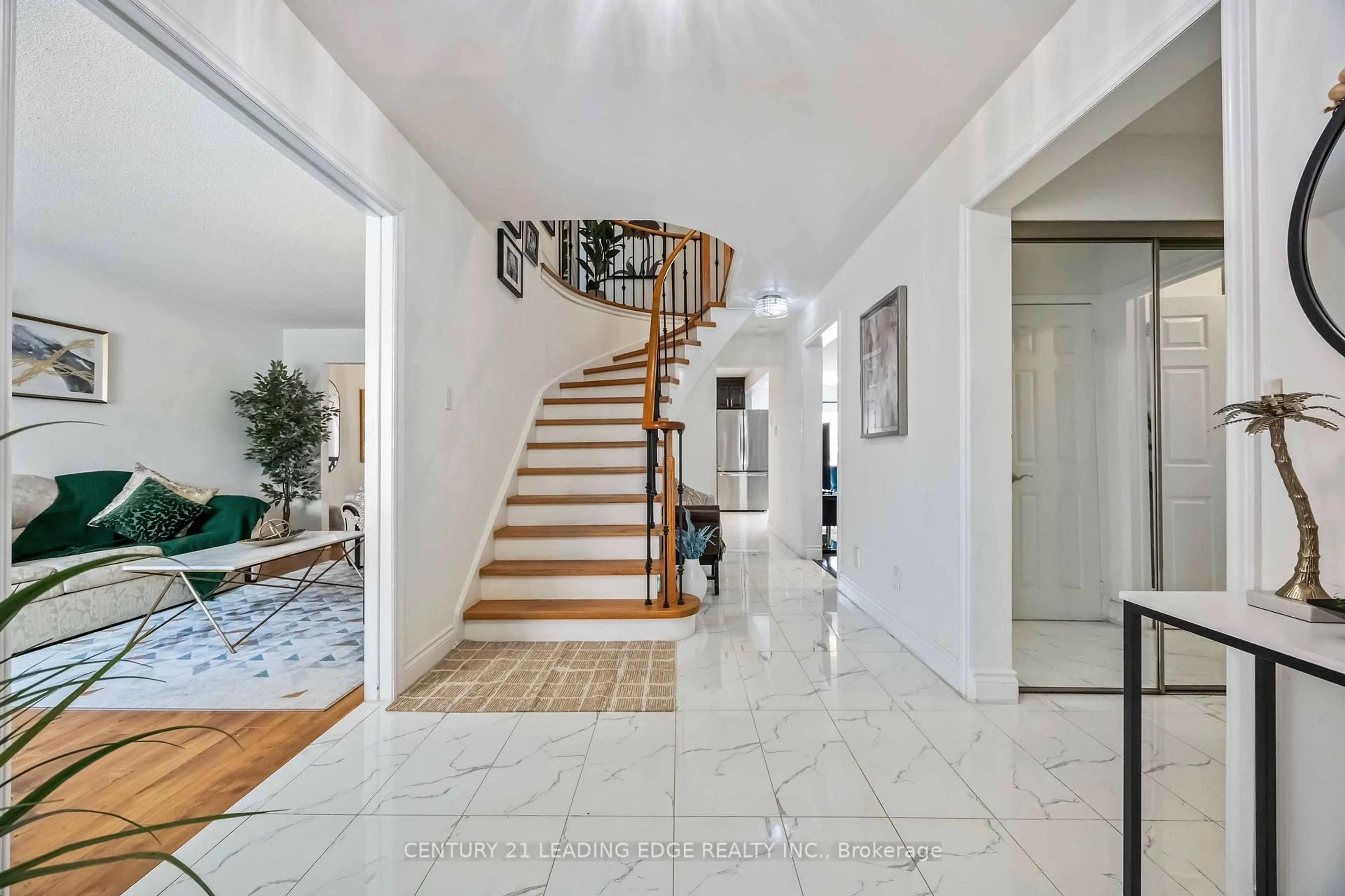Indoor foyer for 58 Grover Dr, Toronto Ontario M1C 4V7
