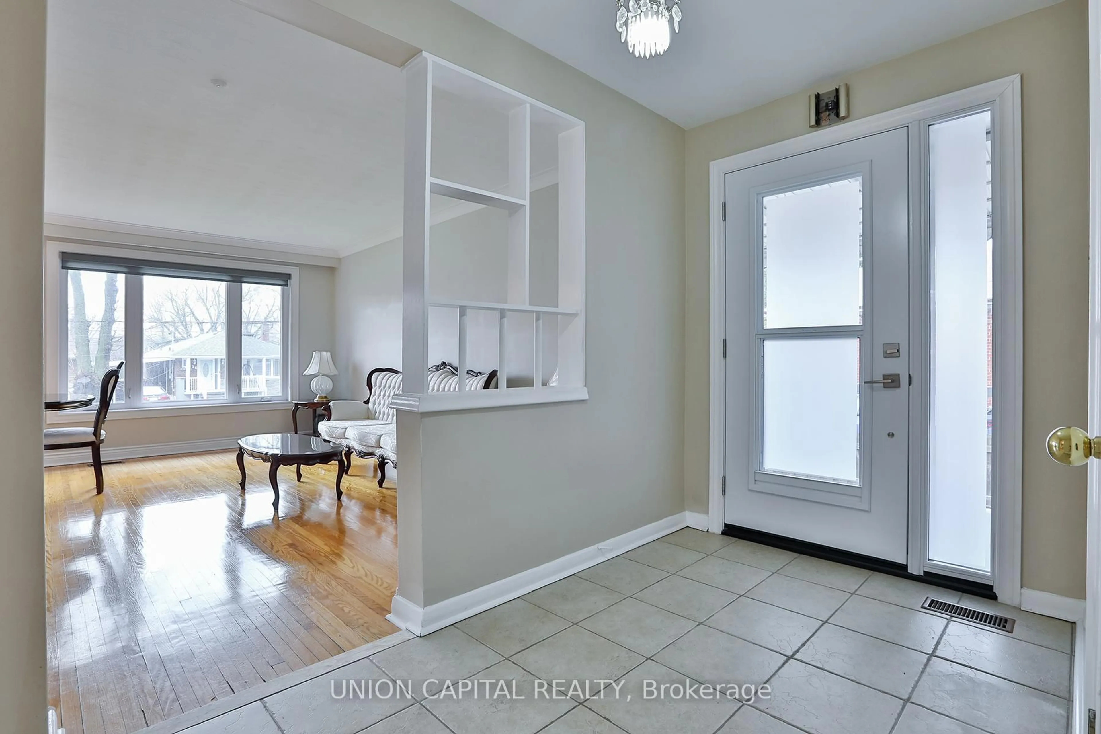 Indoor entryway for 12 Anola Pl, Toronto Ontario M1K 4W7