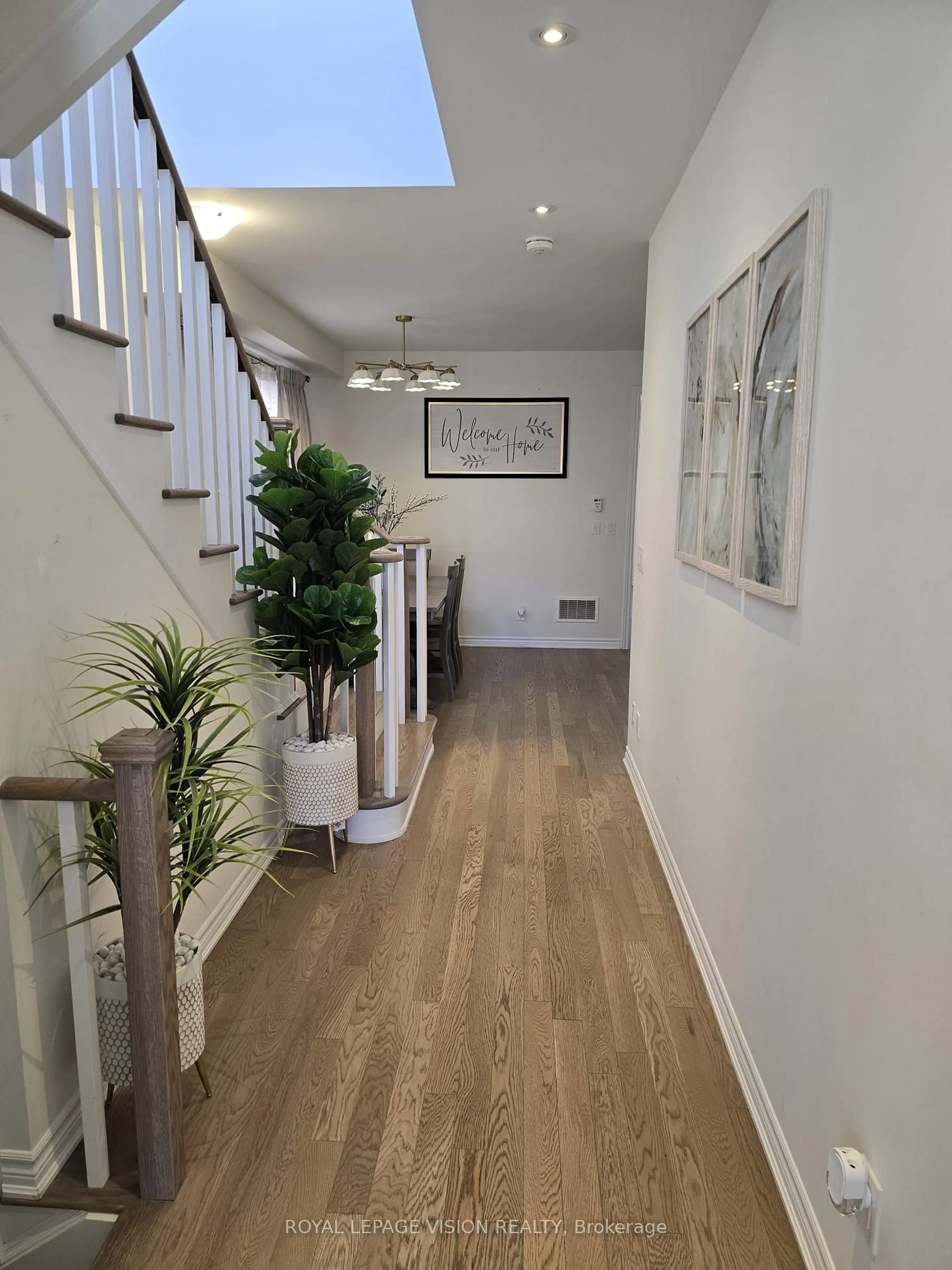 Indoor foyer for 33 Bremner St, Whitby Ontario L1R 1W5