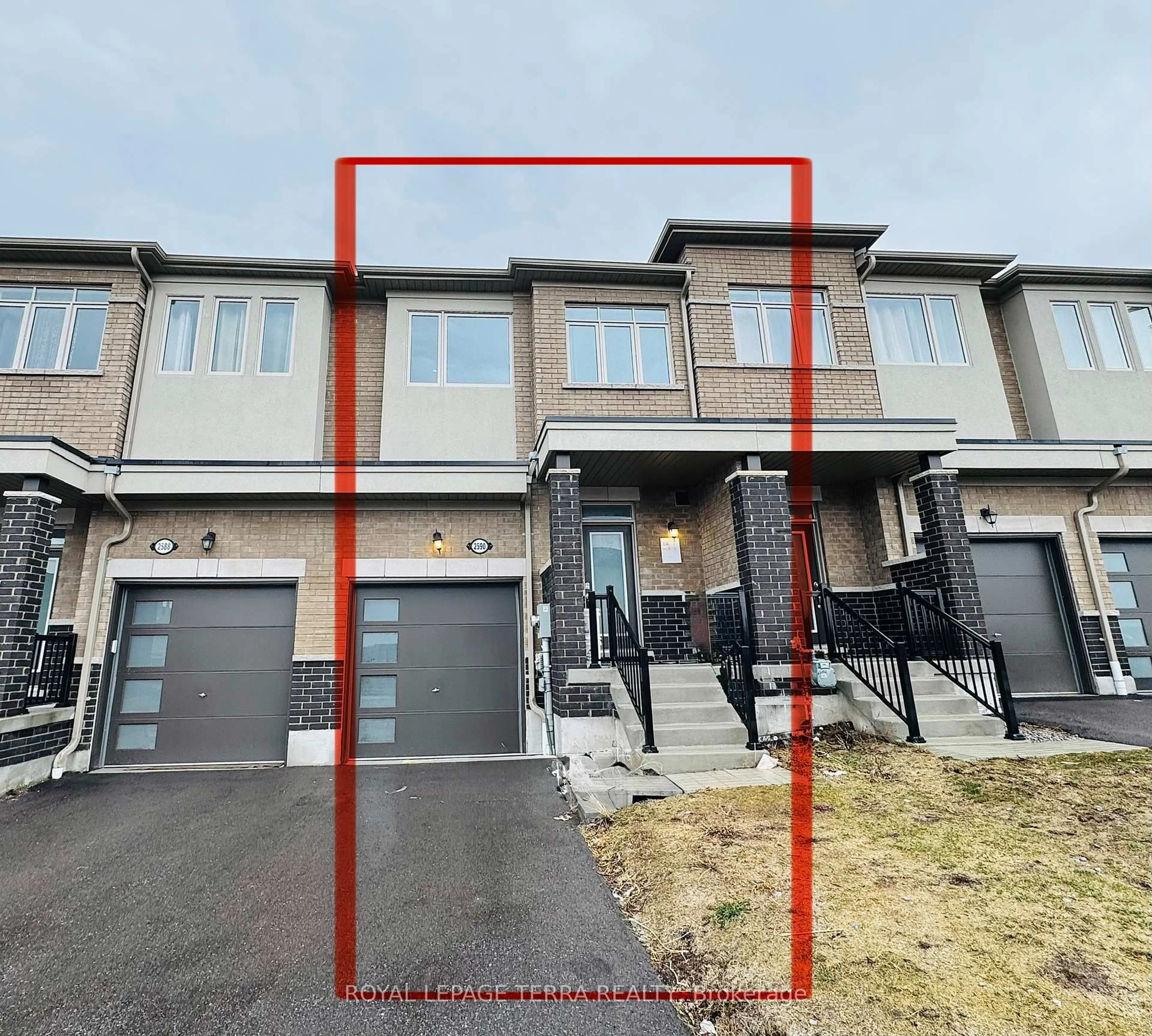 A pic from outside/outdoor area/front of a property/back of a property/a pic from drone, street for 2590 Winter Words Dr, Oshawa Ontario L1L 0S9