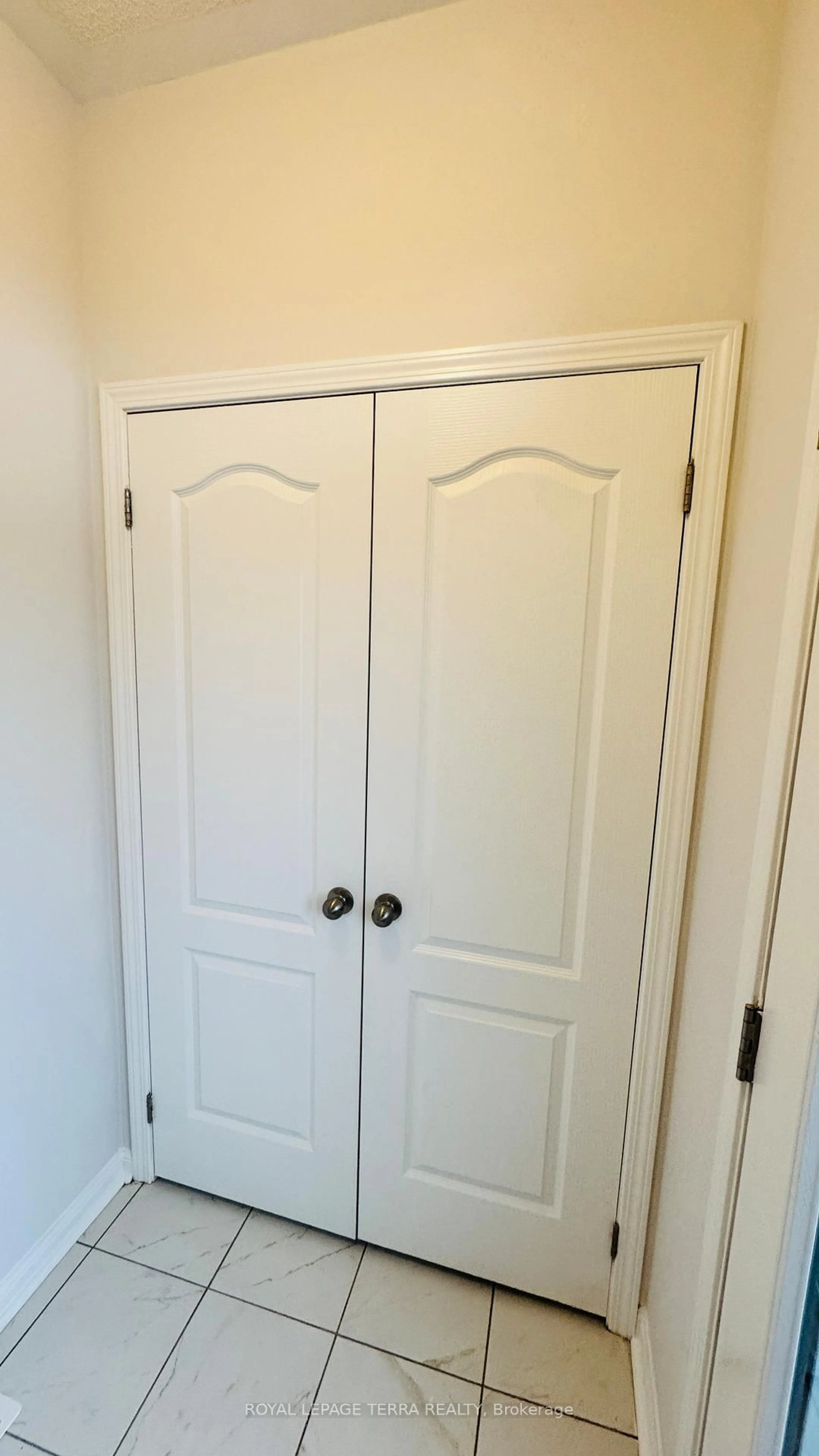 Storage room or clothes room or walk-in closet for 2590 Winter Words Dr, Oshawa Ontario L1L 0S9