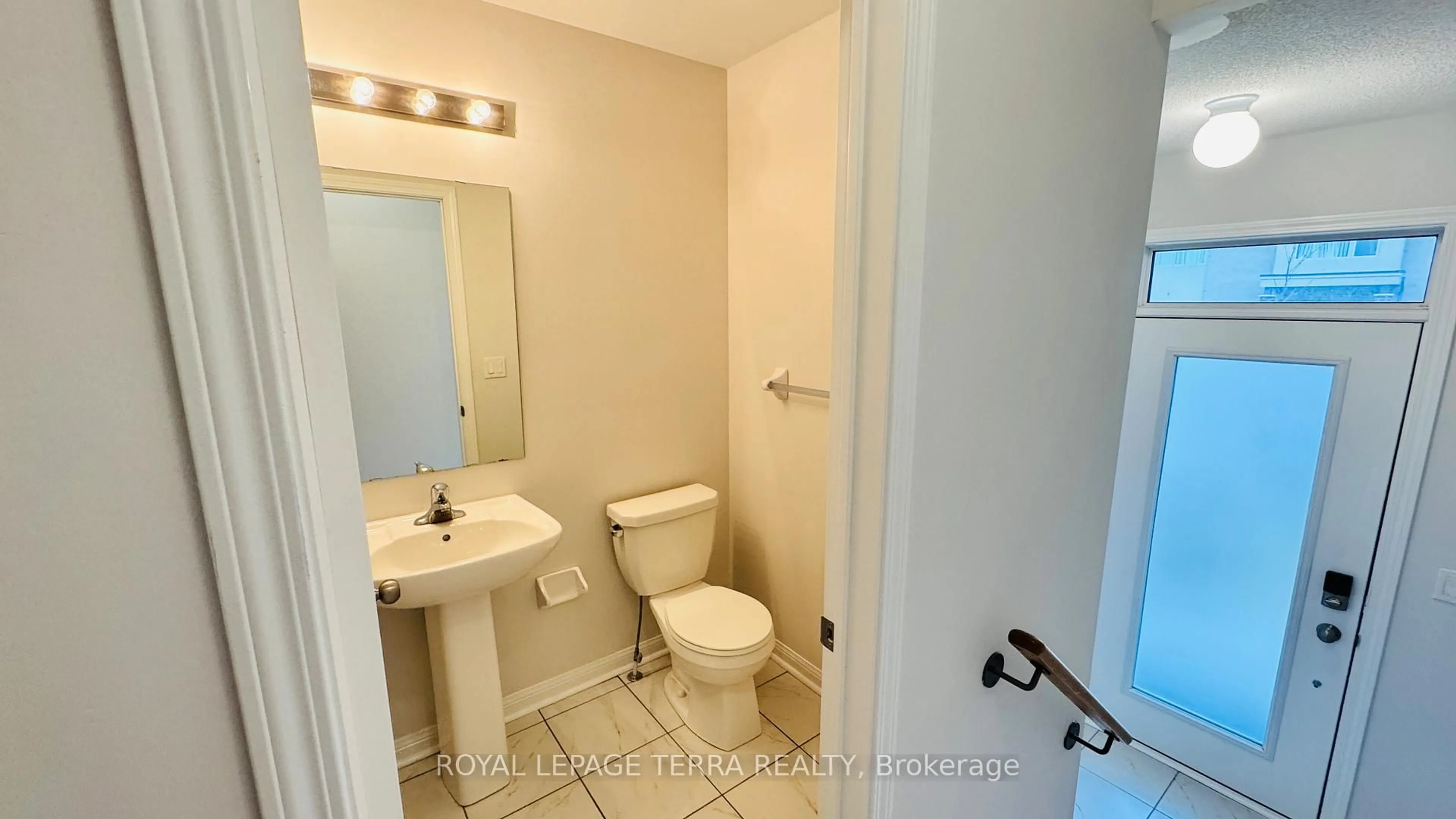 Standard bathroom, unknown for 2590 Winter Words Dr, Oshawa Ontario L1L 0S9