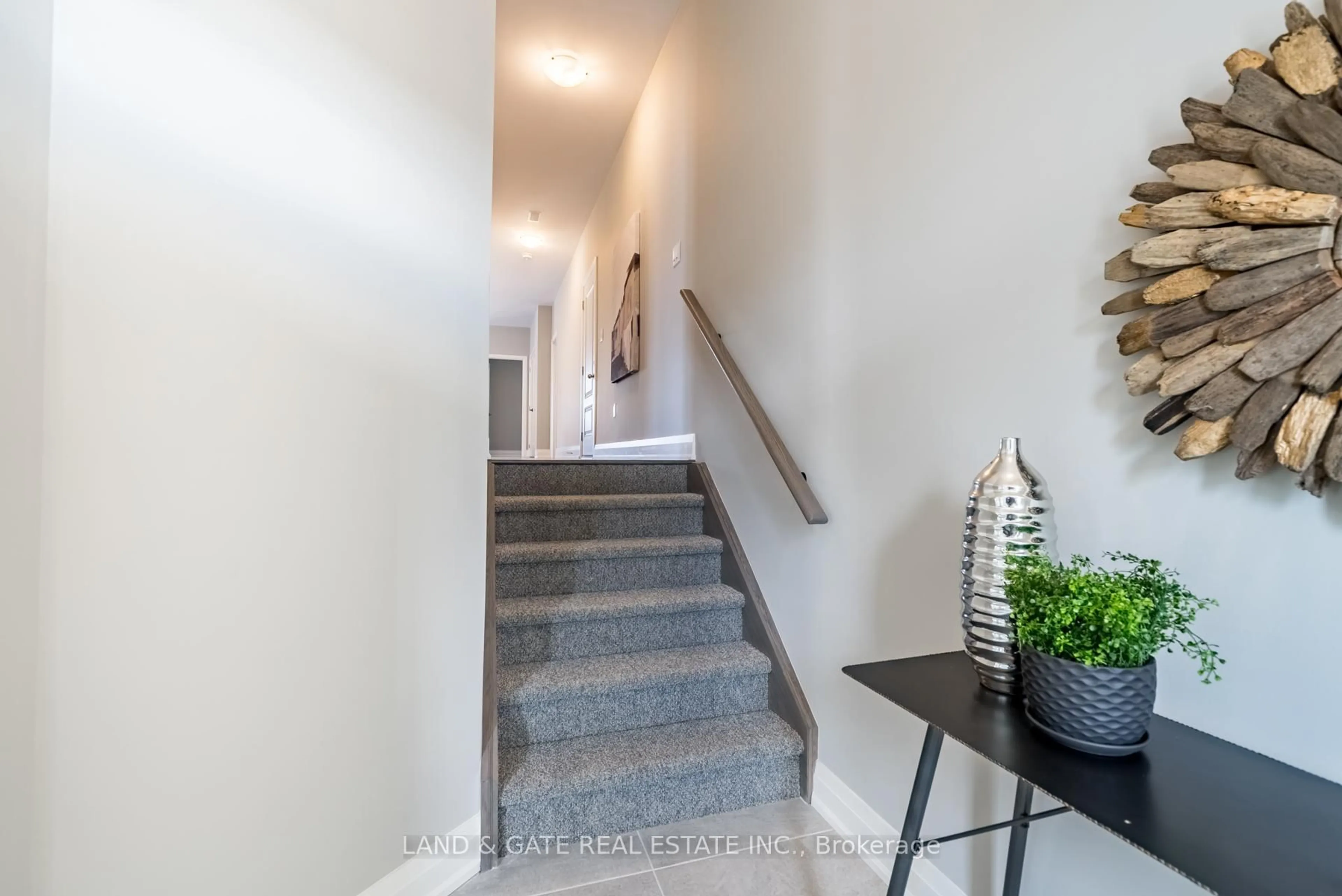 Unknown for 127 Gibbons St, Oshawa Ontario L1J 4Y1