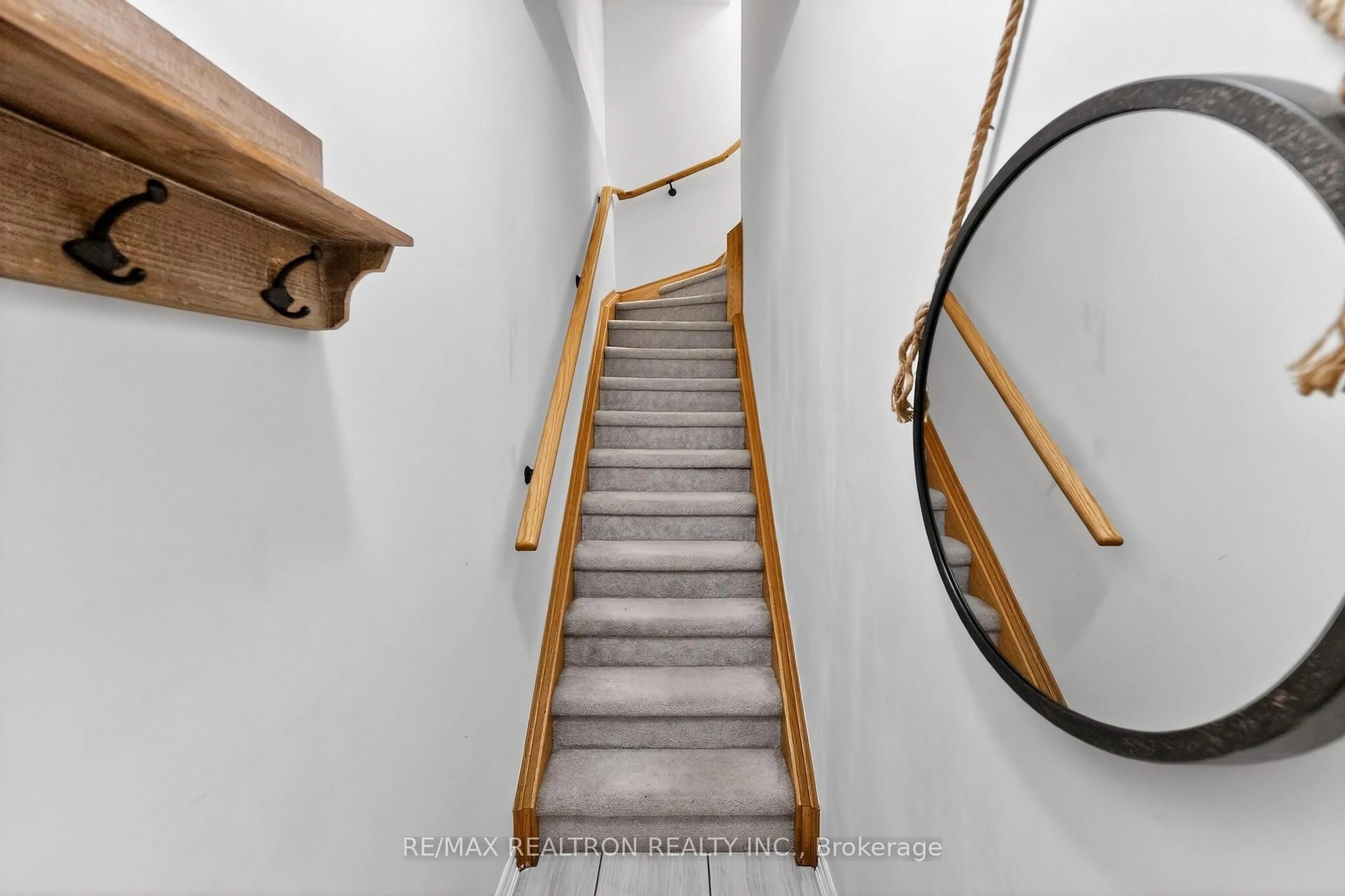 Stairs for 2578 William Jackson Dr, Pickering Ontario L1X 0E5