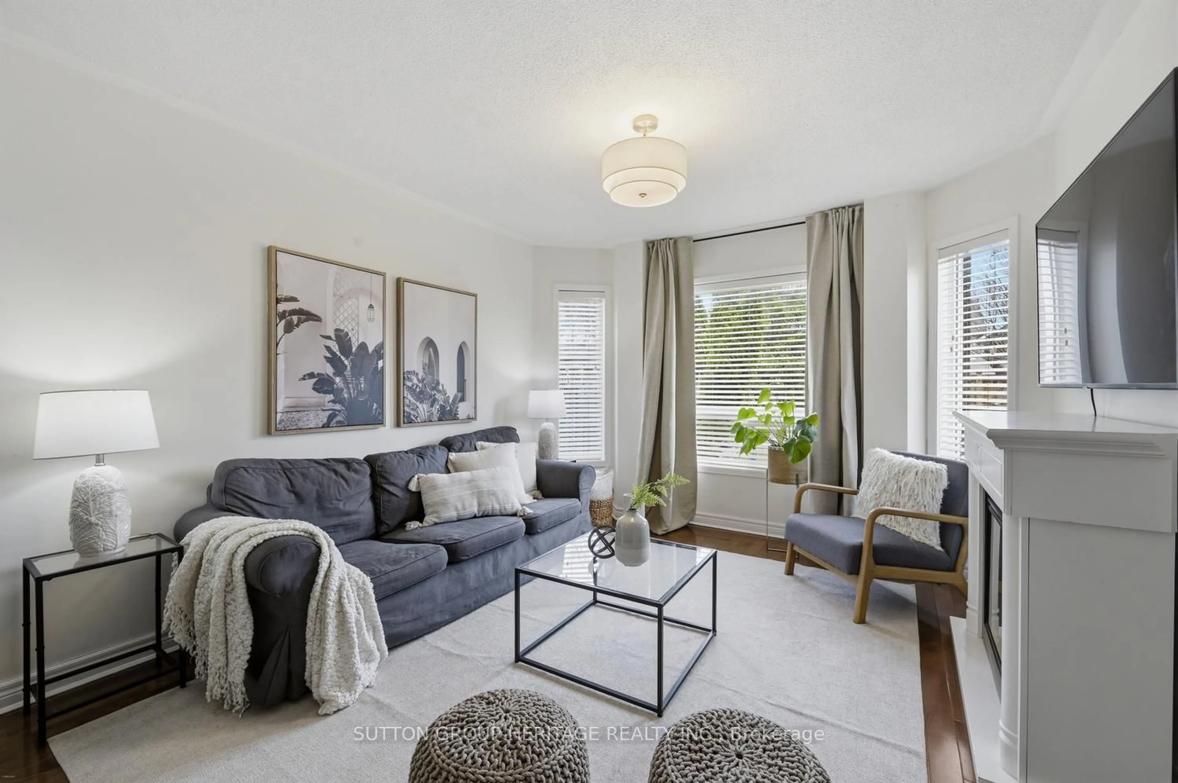 Living room with furniture, unknown for 47 St Thomas St, Whitby Ontario L1M 1G1