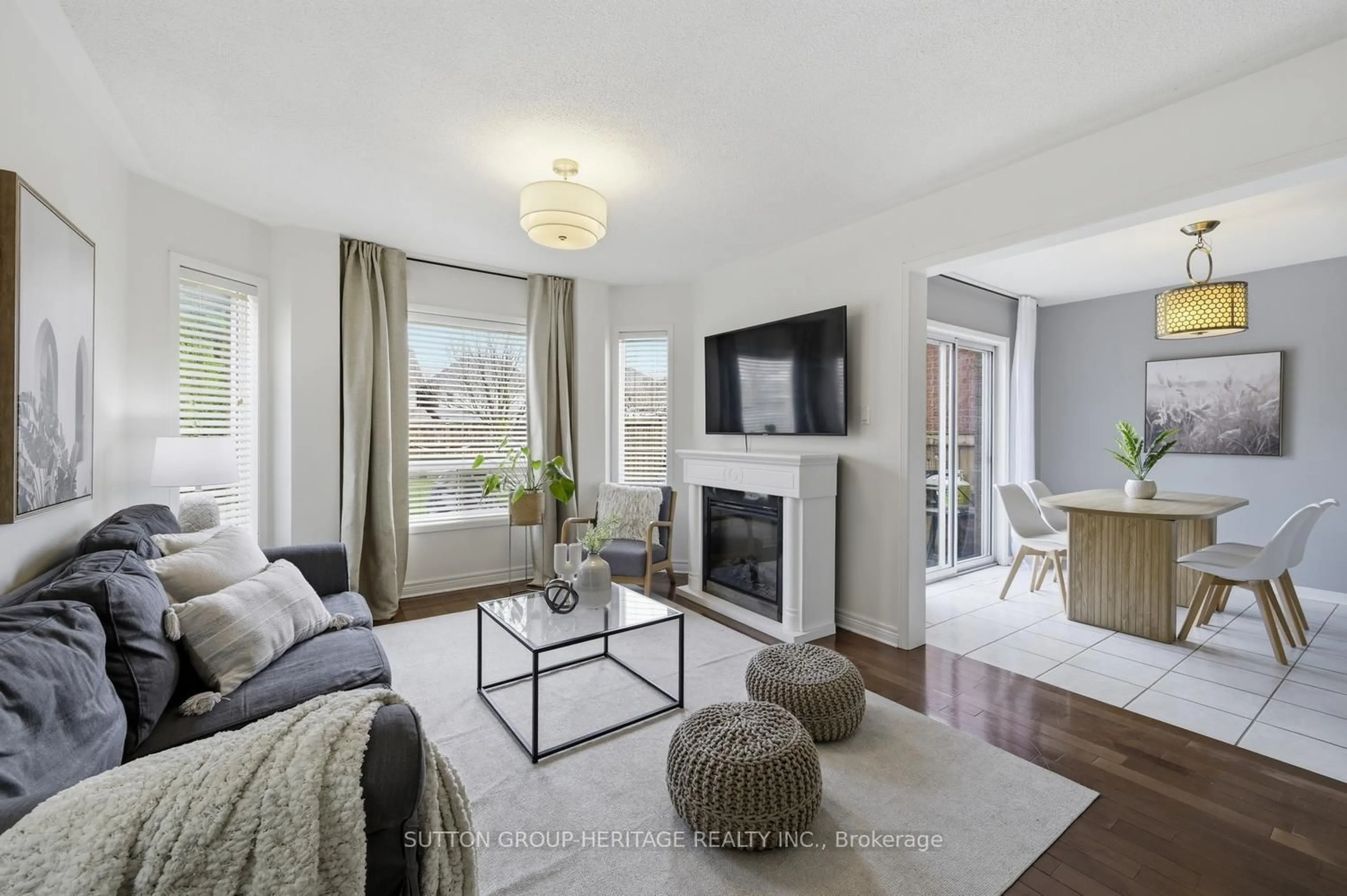 Living room with furniture, unknown for 47 St Thomas St, Whitby Ontario L1M 1G1